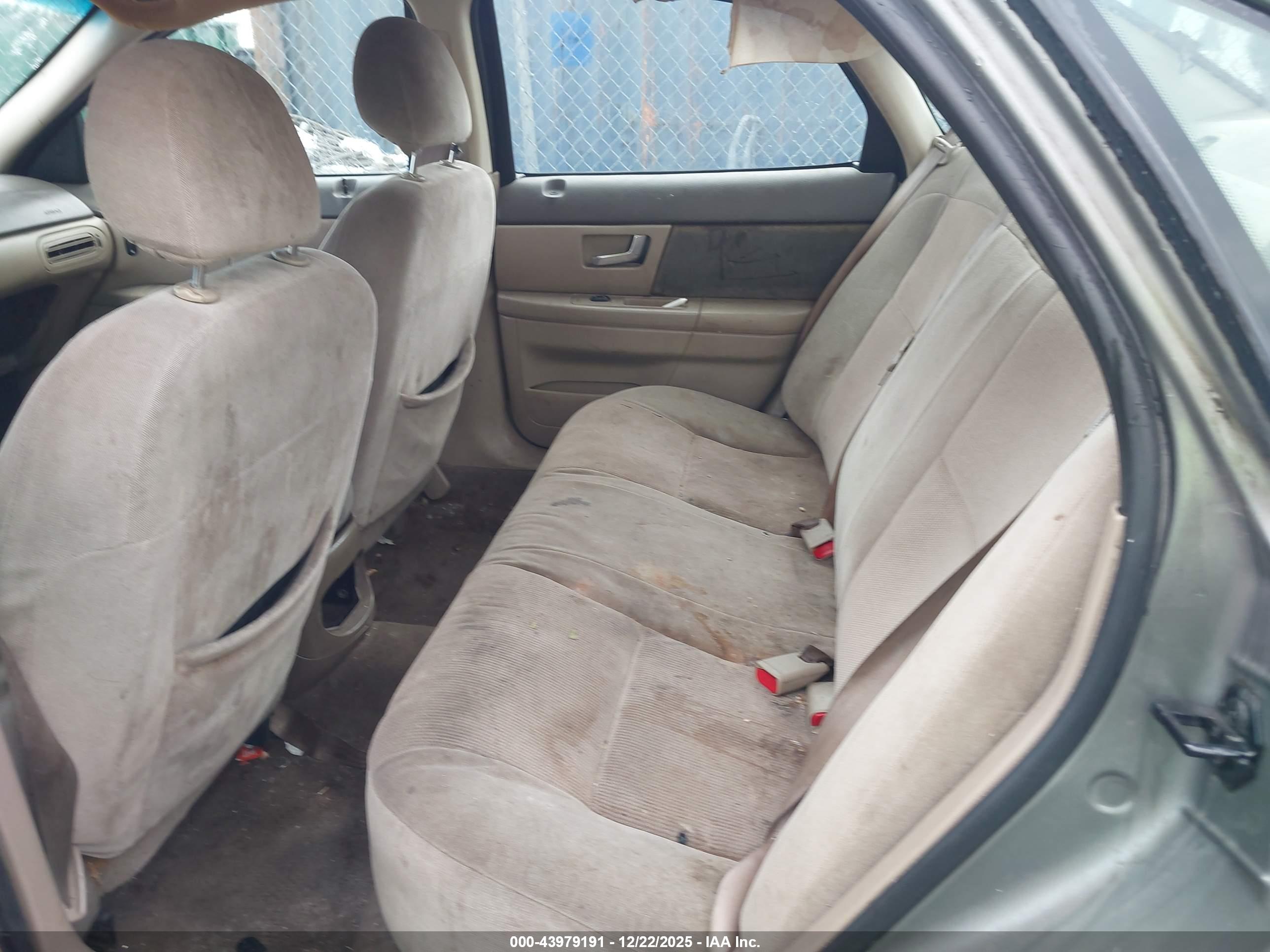 FORD TAURUS image 8