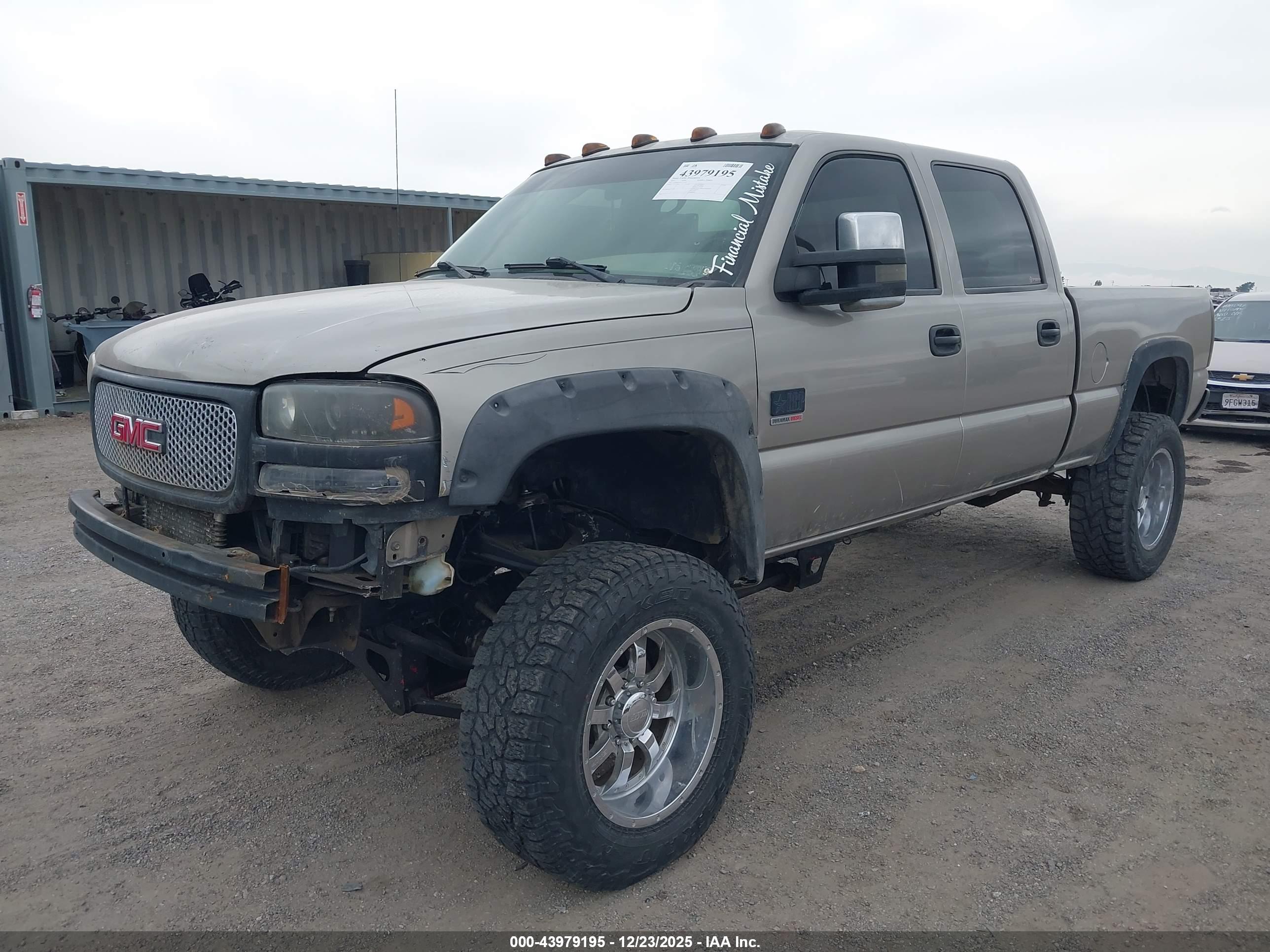 GMC SIERRA image 2