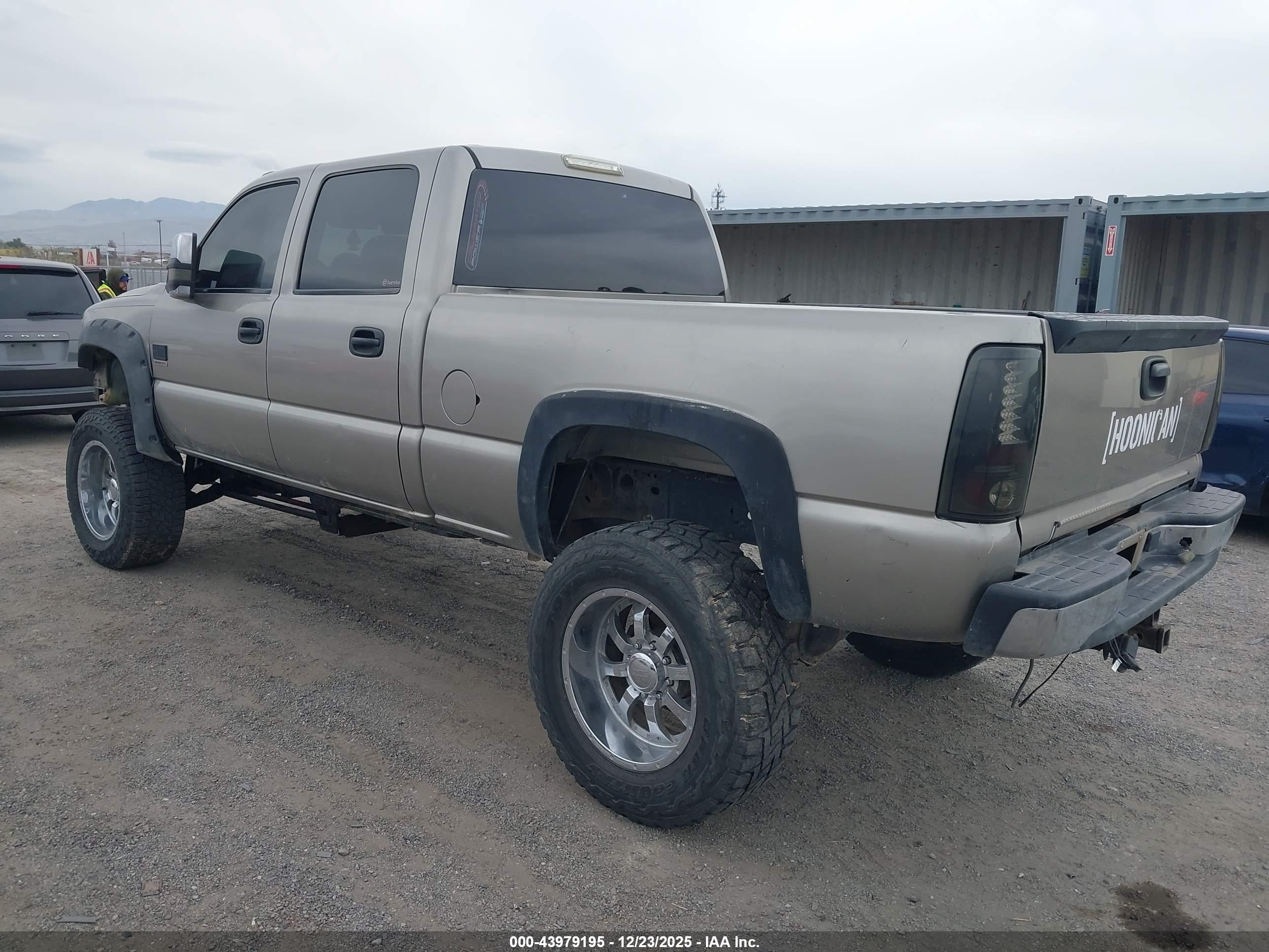 GMC SIERRA image 3