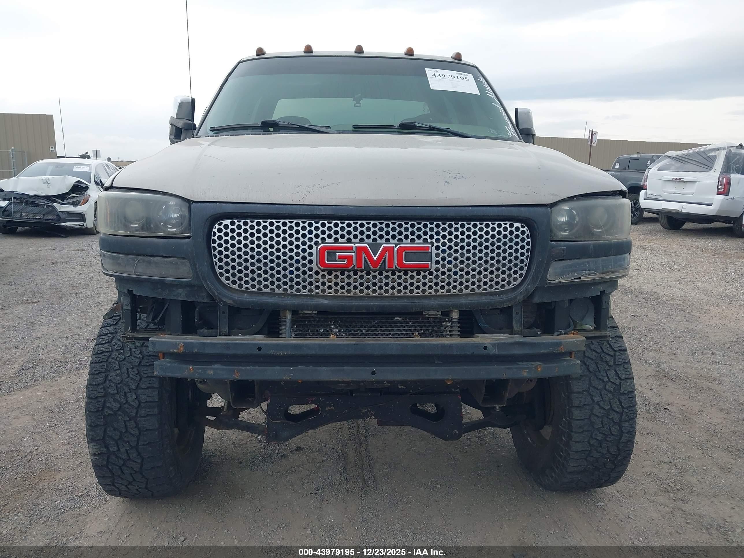 GMC SIERRA image 6