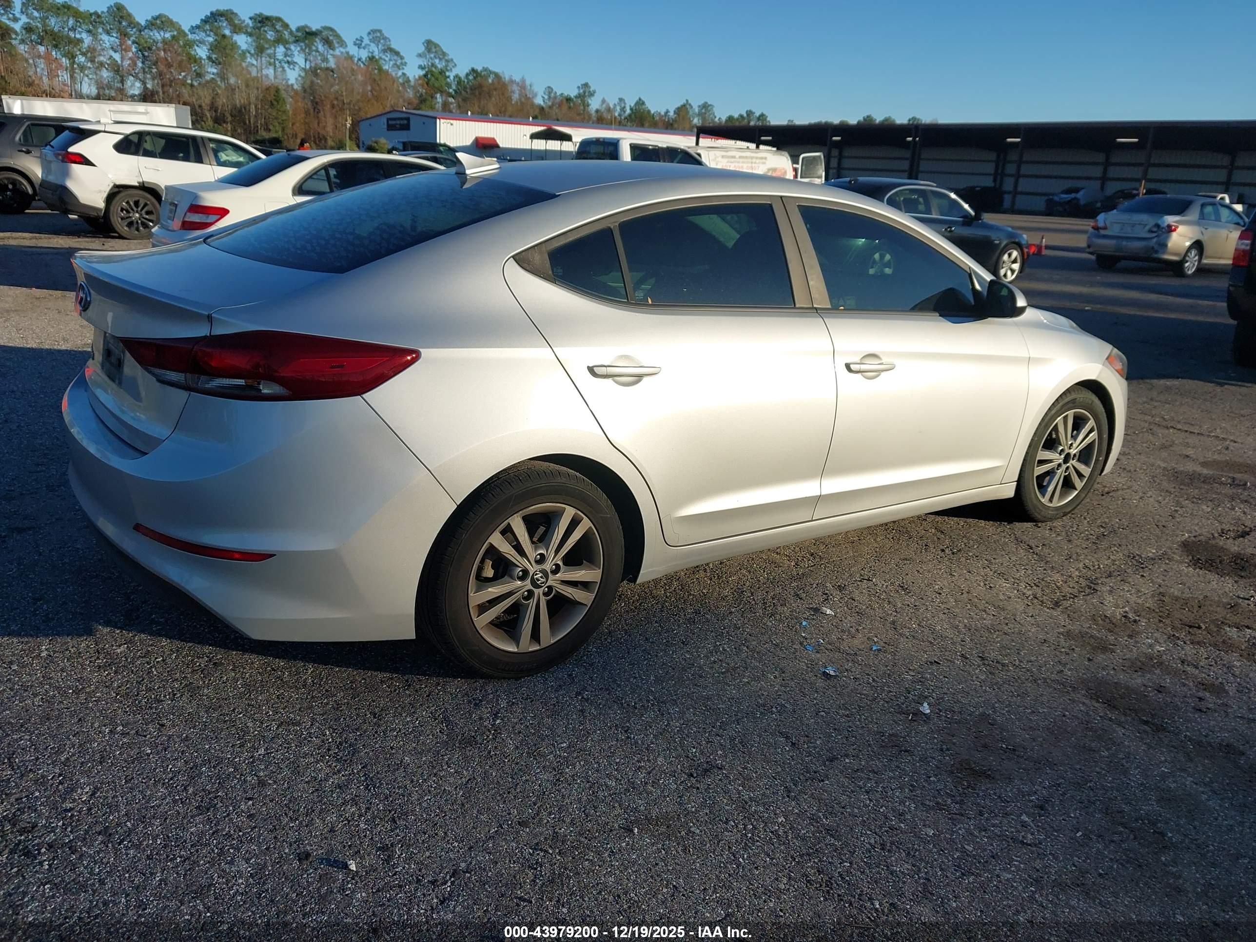 HYUNDAI ELANTRA image 4