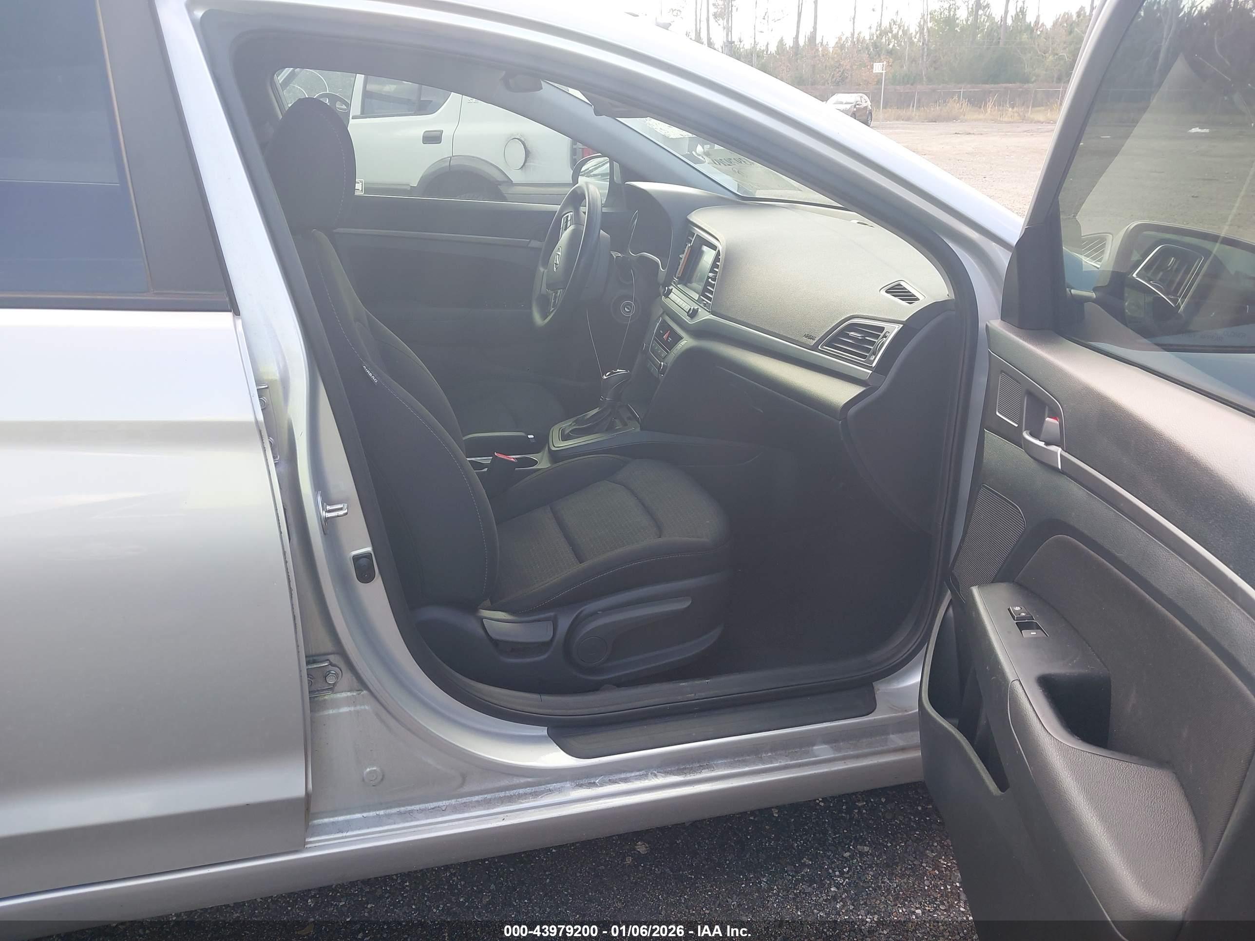 HYUNDAI ELANTRA image 5