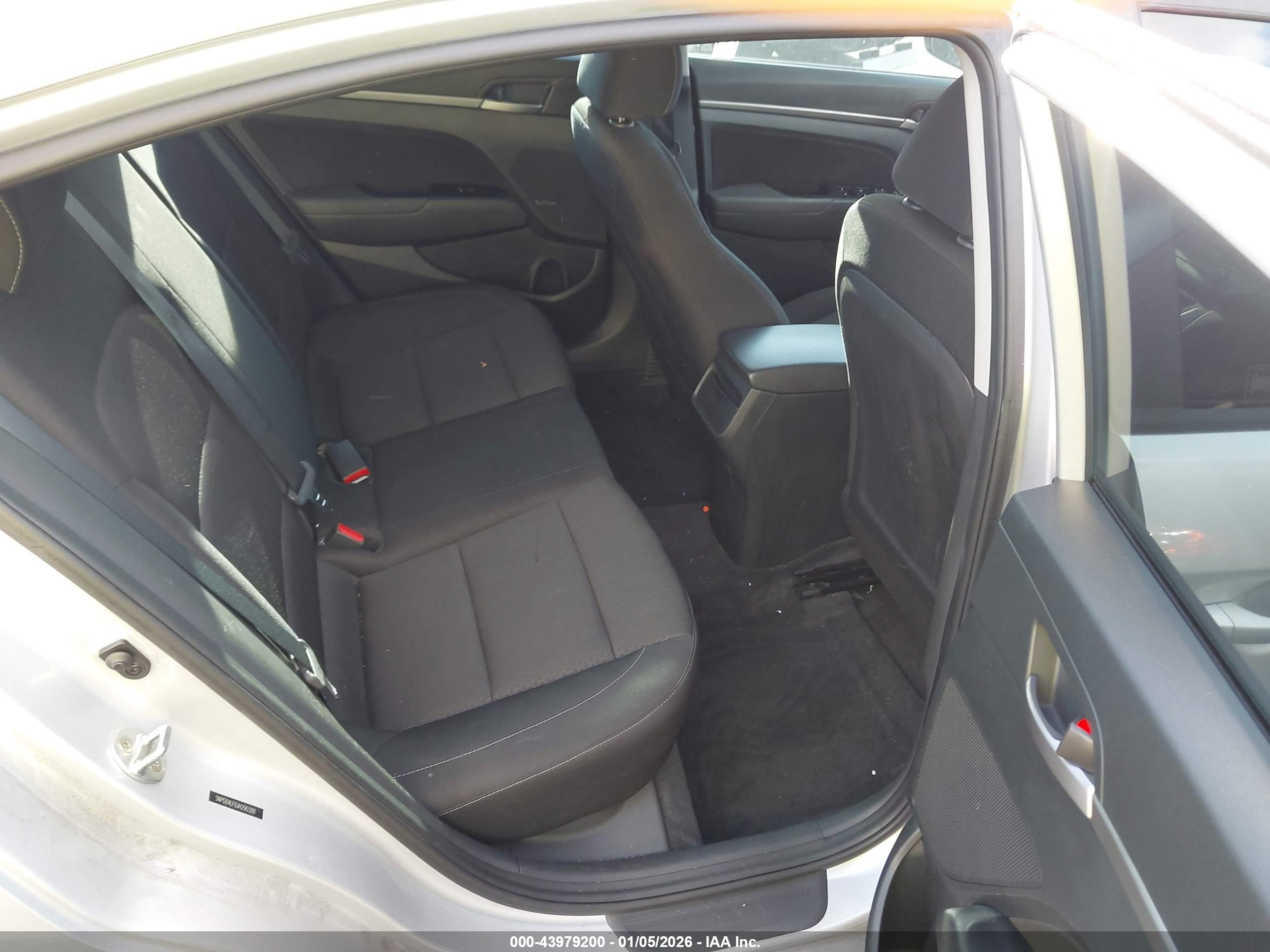 HYUNDAI ELANTRA image 8