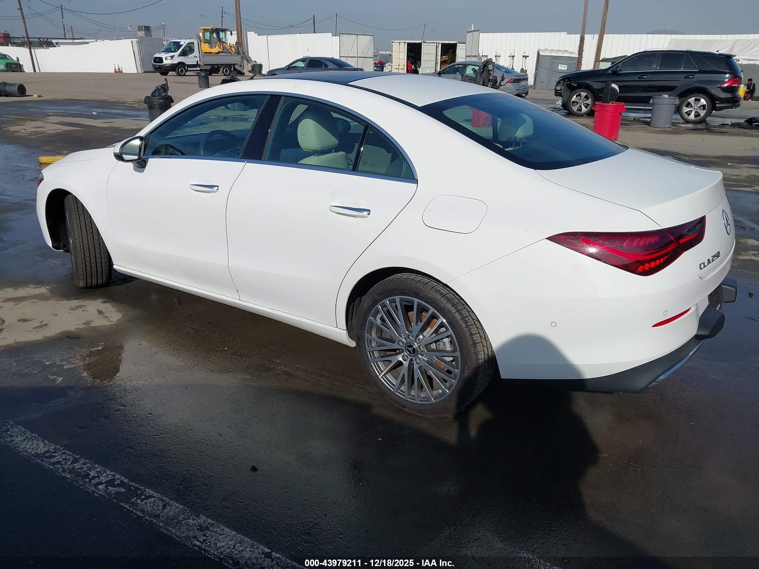 MERCEDES-BENZ CLA image 3