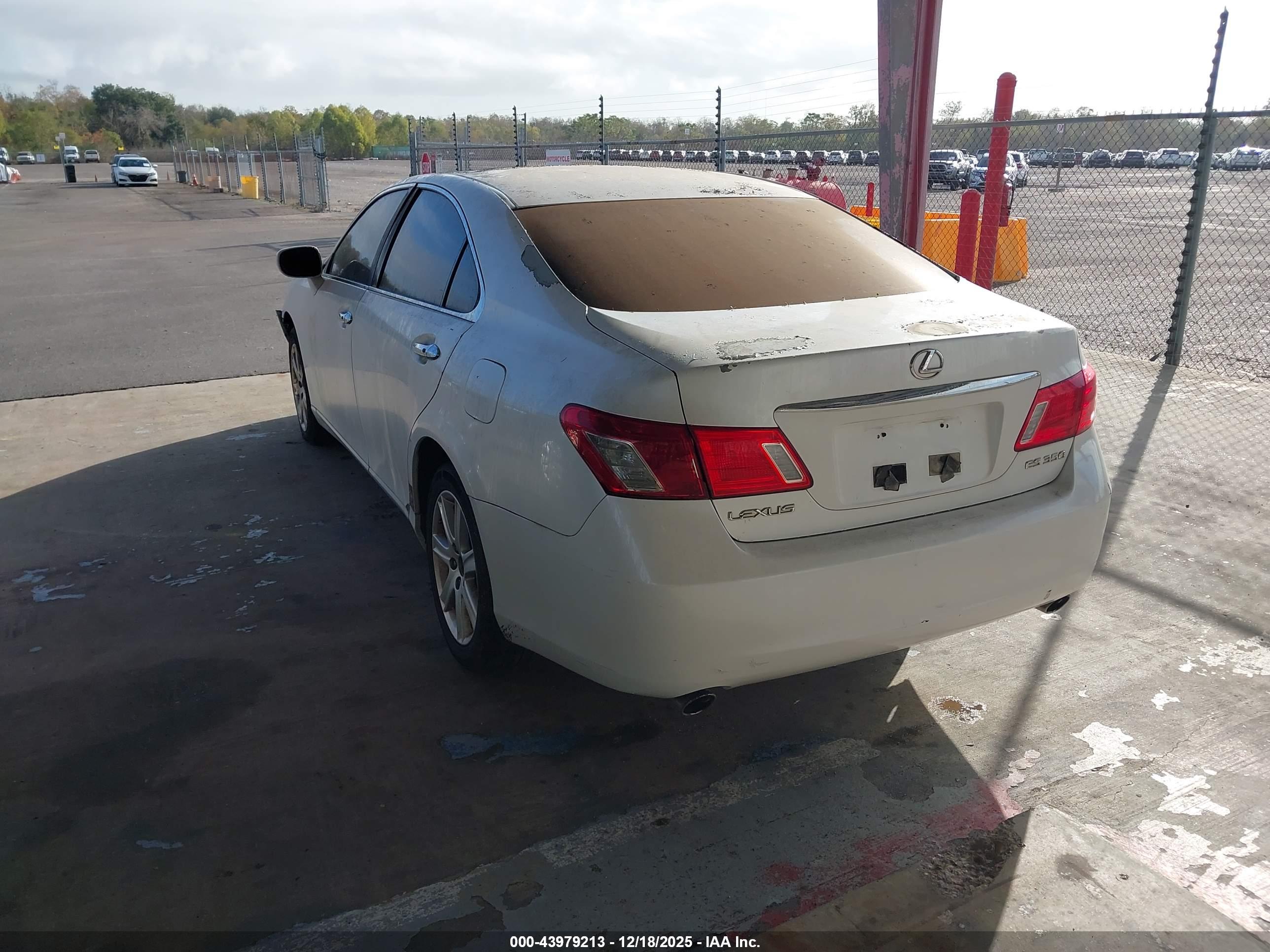LEXUS ES image 3