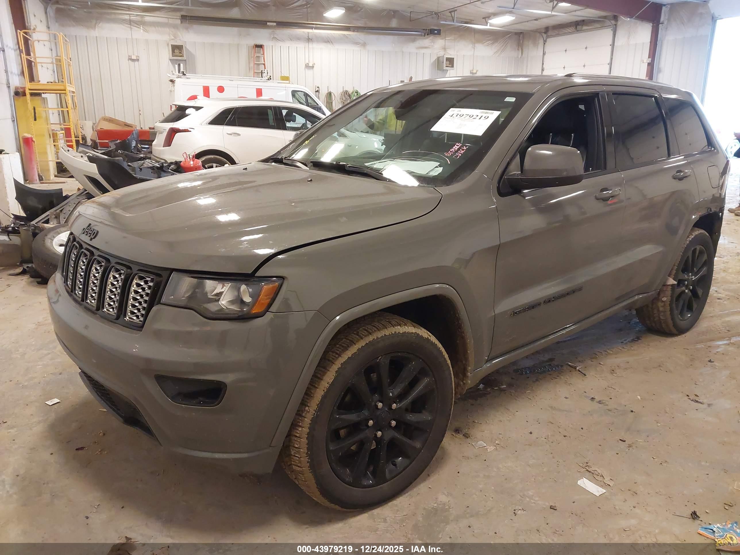 JEEP GRAND image 2