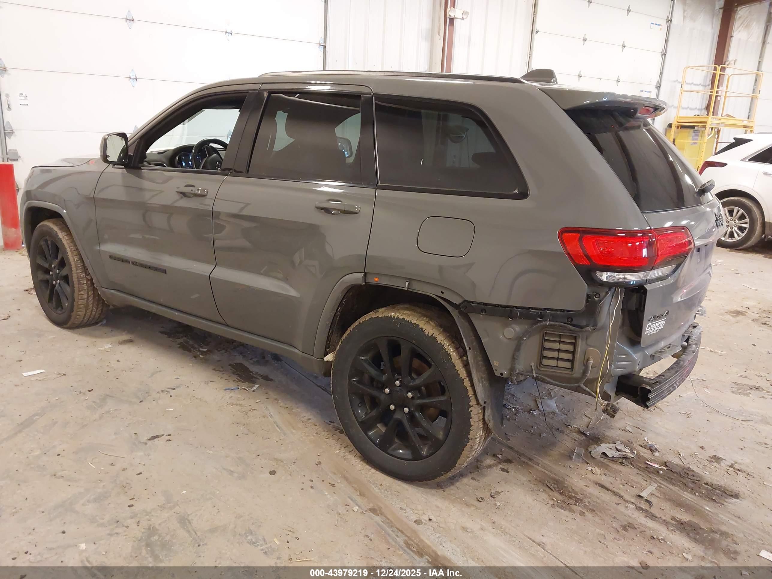 JEEP GRAND image 3
