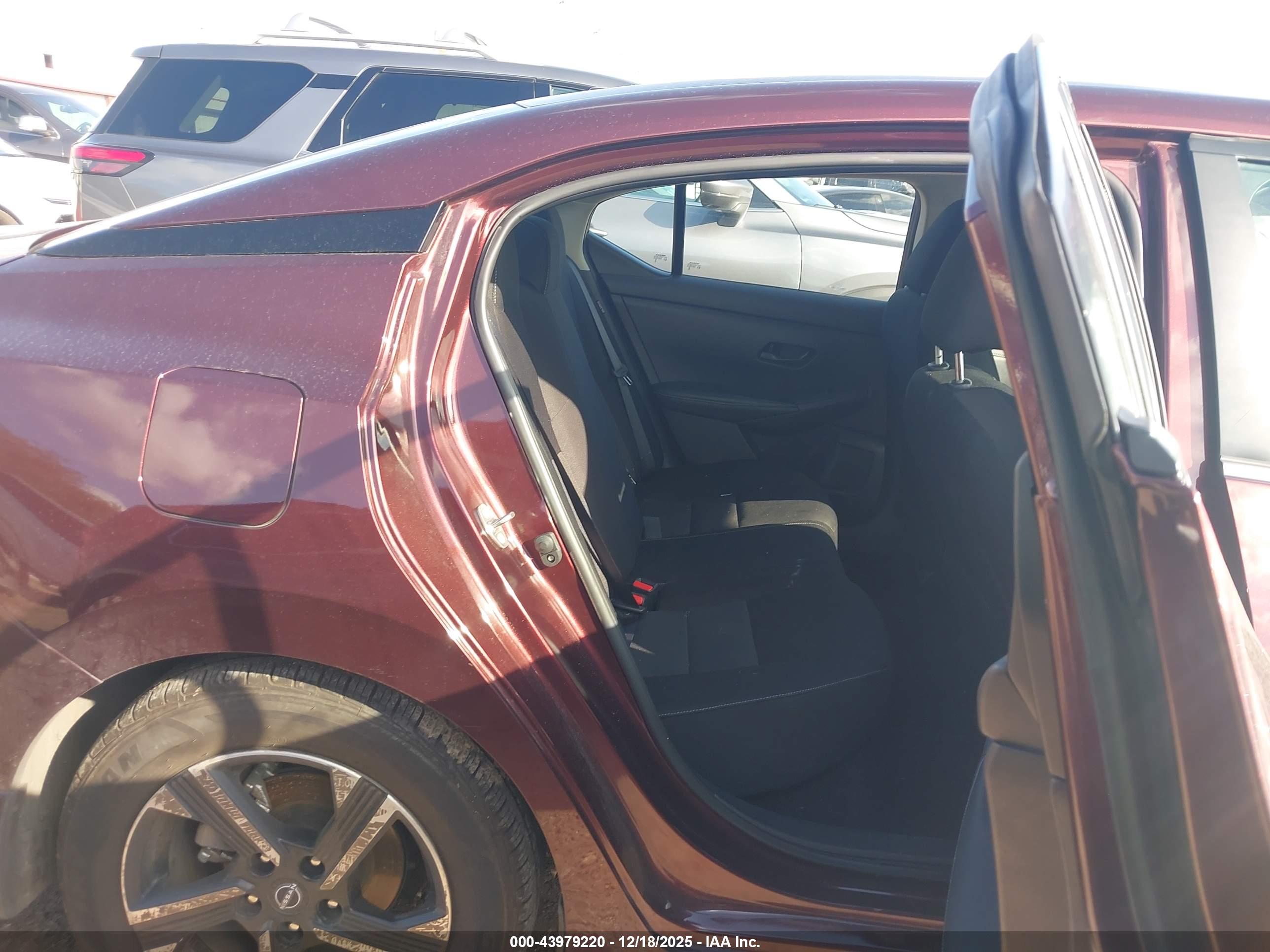 NISSAN SENTRA image 8