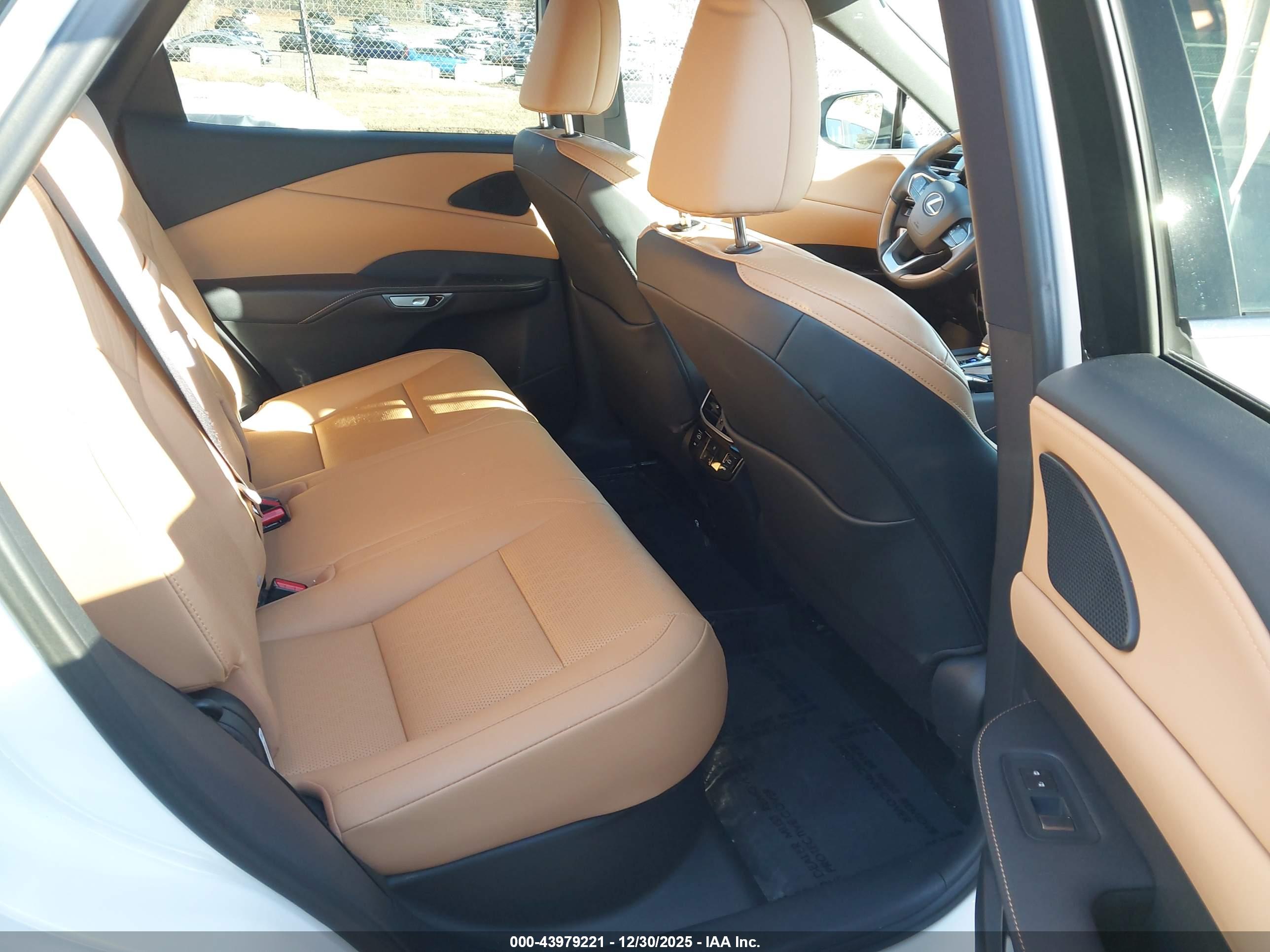 LEXUS RX image 8