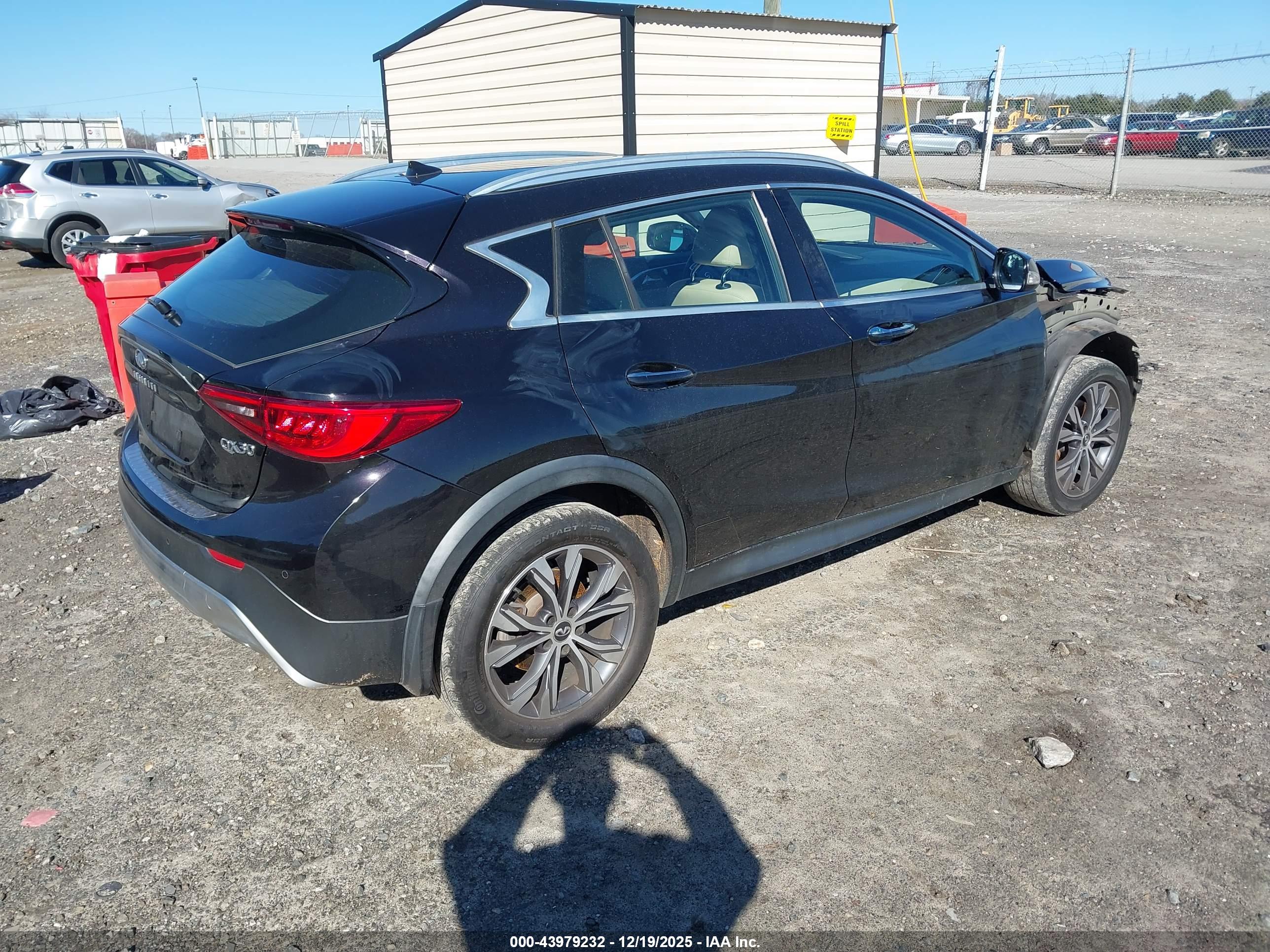 INFINITI QX30 image 4