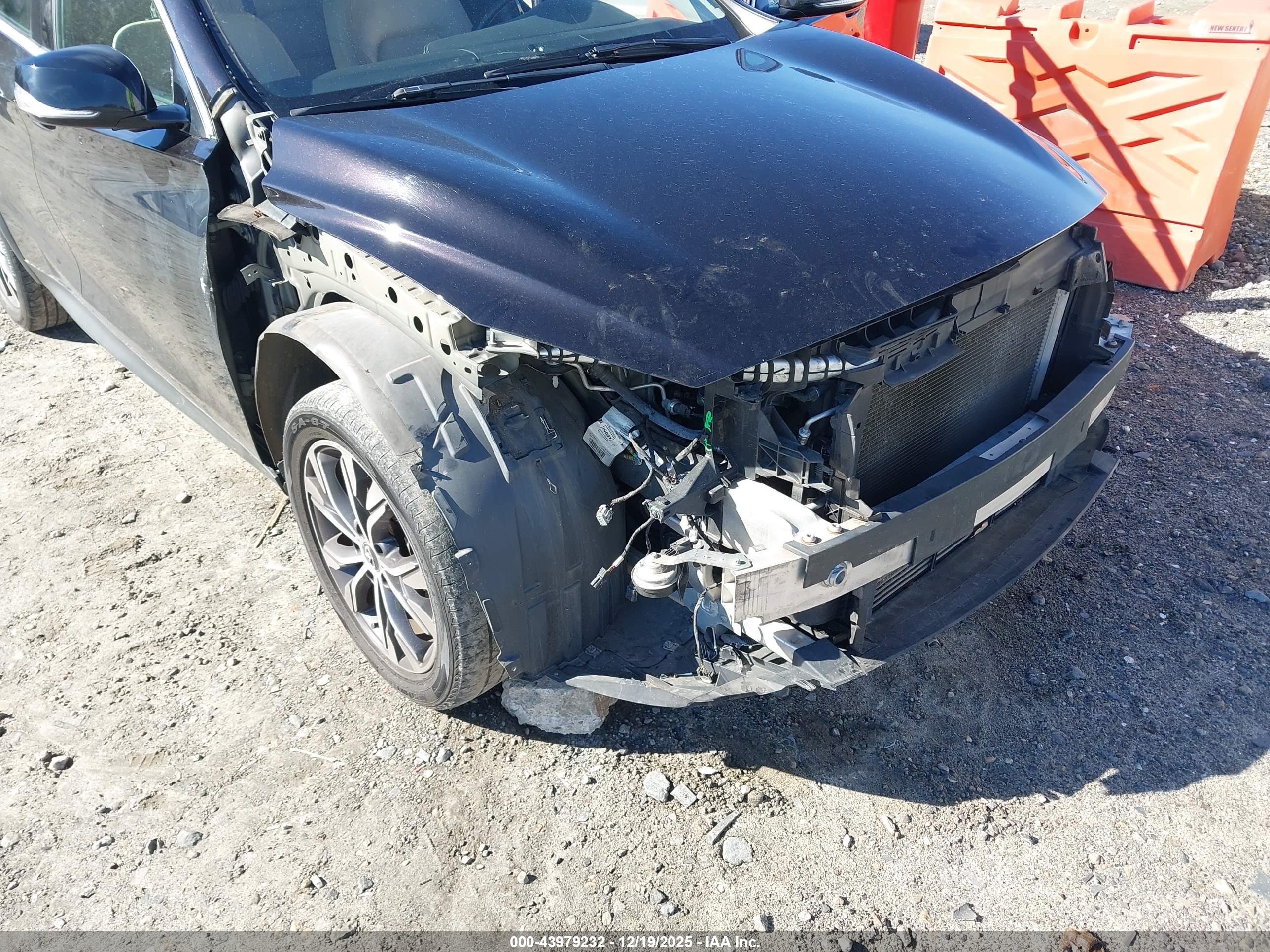 INFINITI QX30 image 6