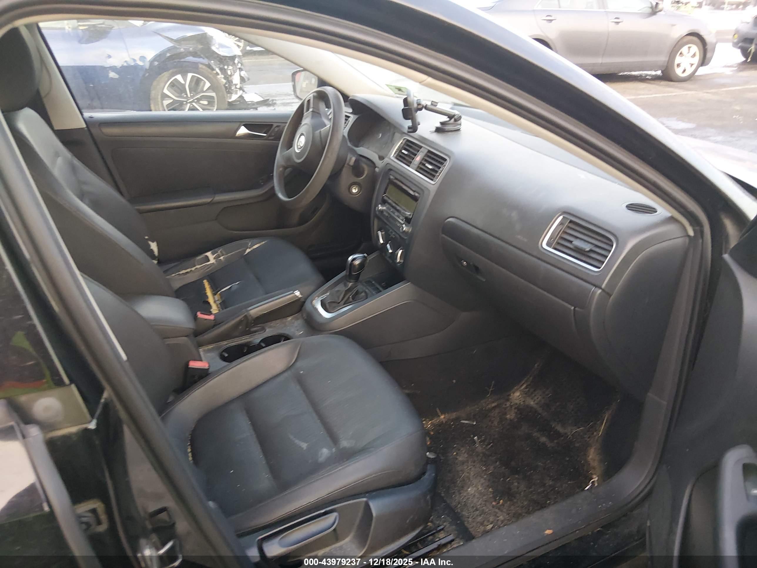 VOLKSWAGEN JETTA image 5