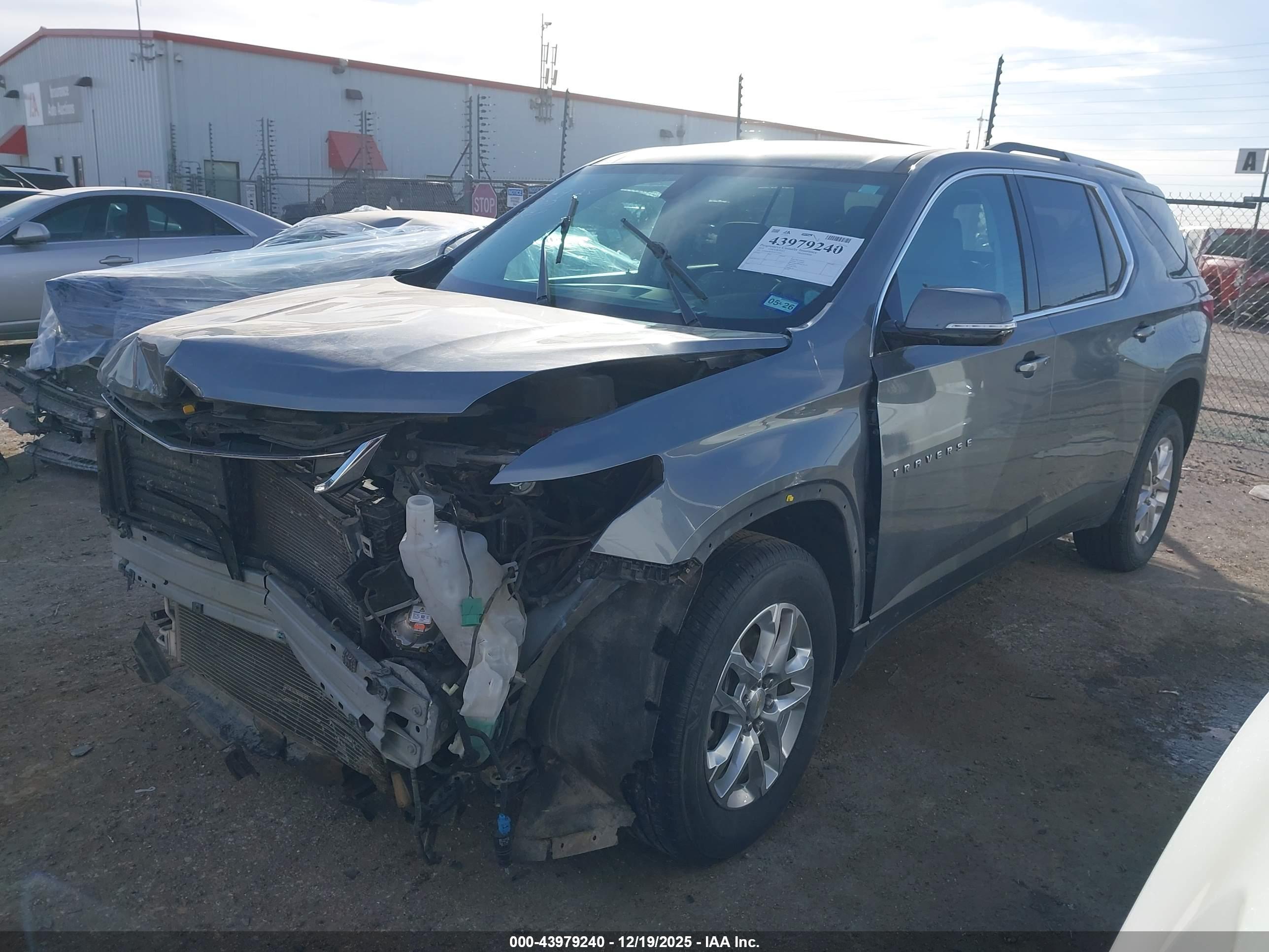 CHEVROLET TRAVERSE image 2
