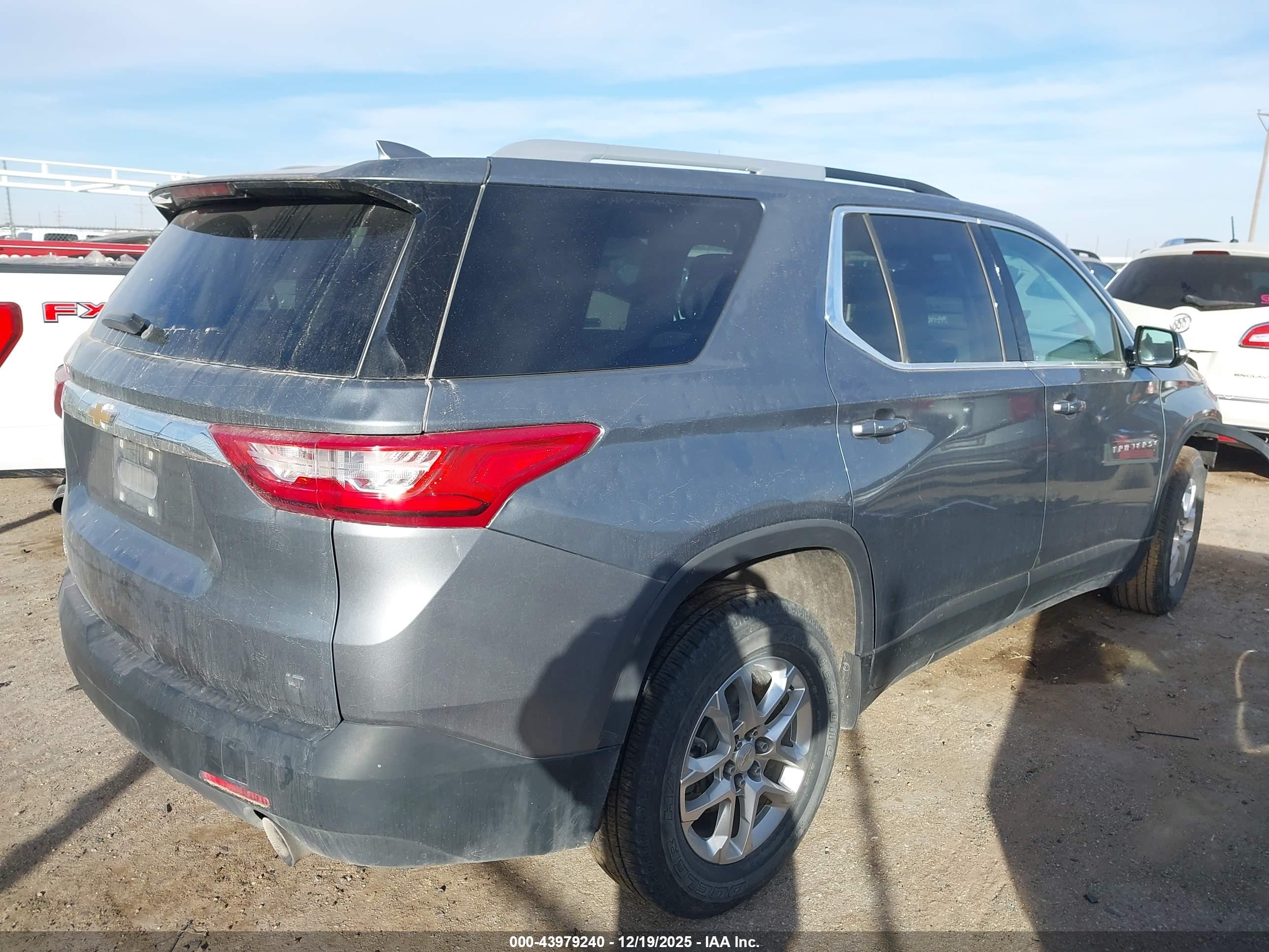 CHEVROLET TRAVERSE image 4