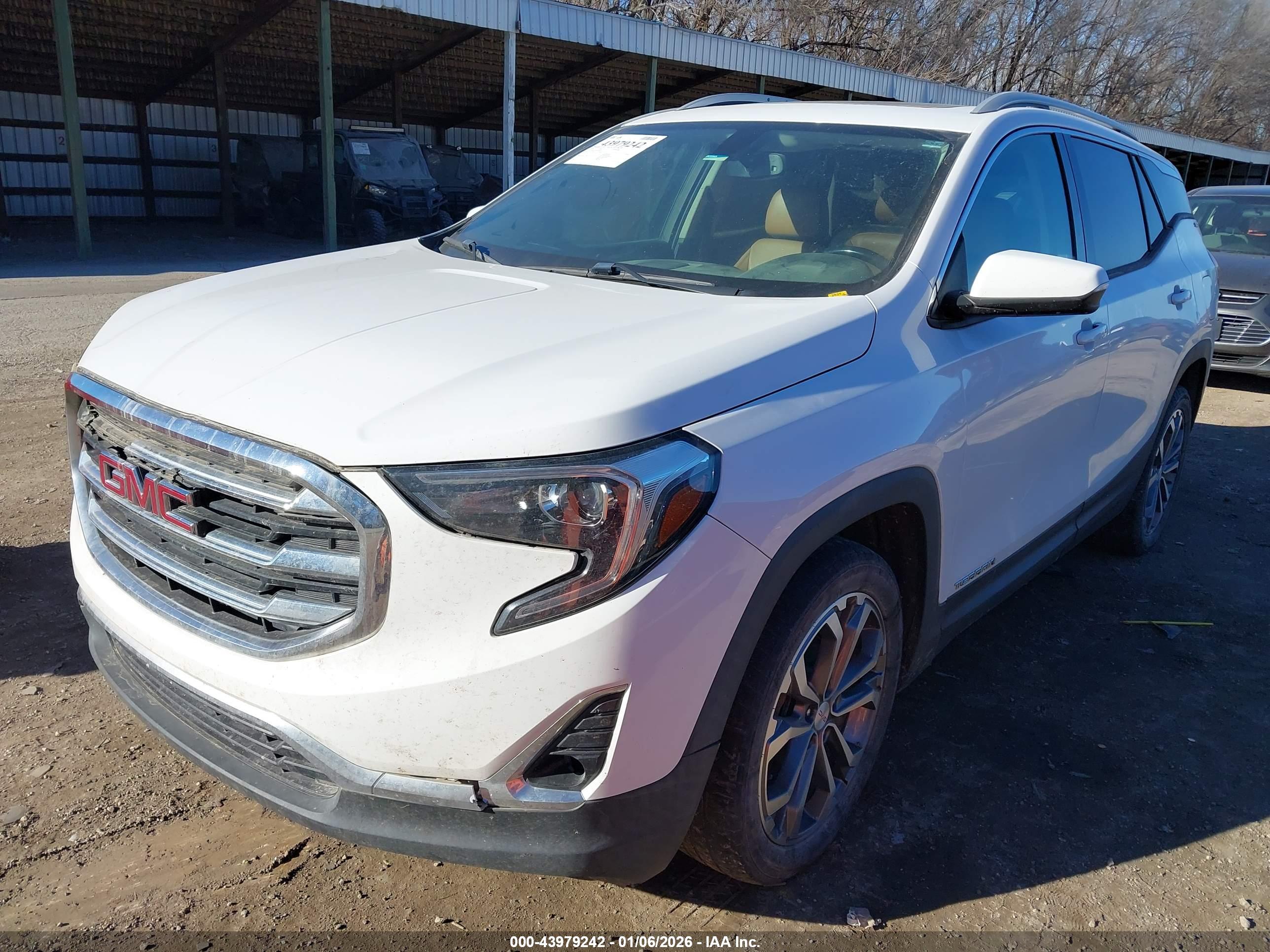 GMC TERRAIN image 2