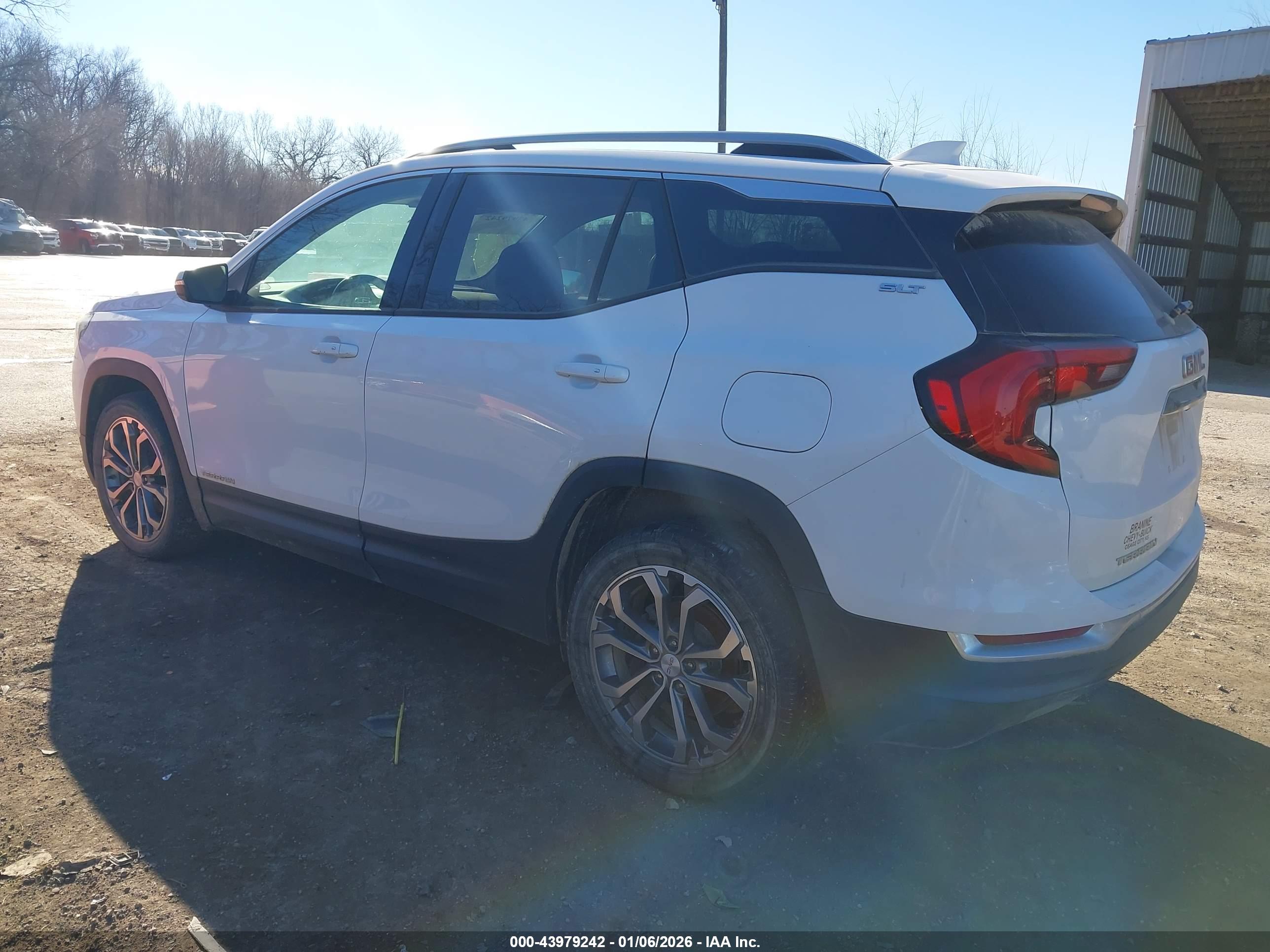 GMC TERRAIN image 3