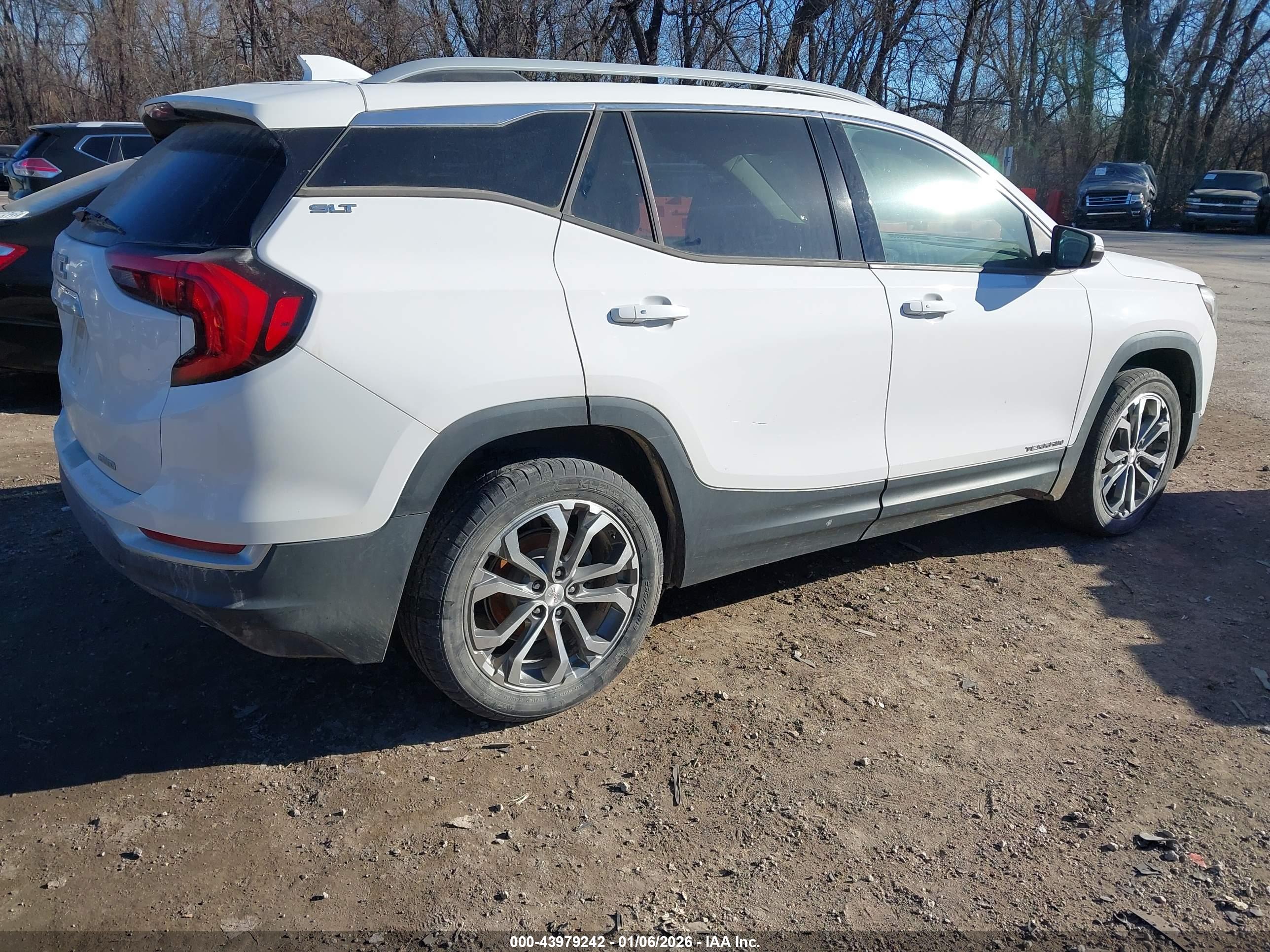 GMC TERRAIN image 4