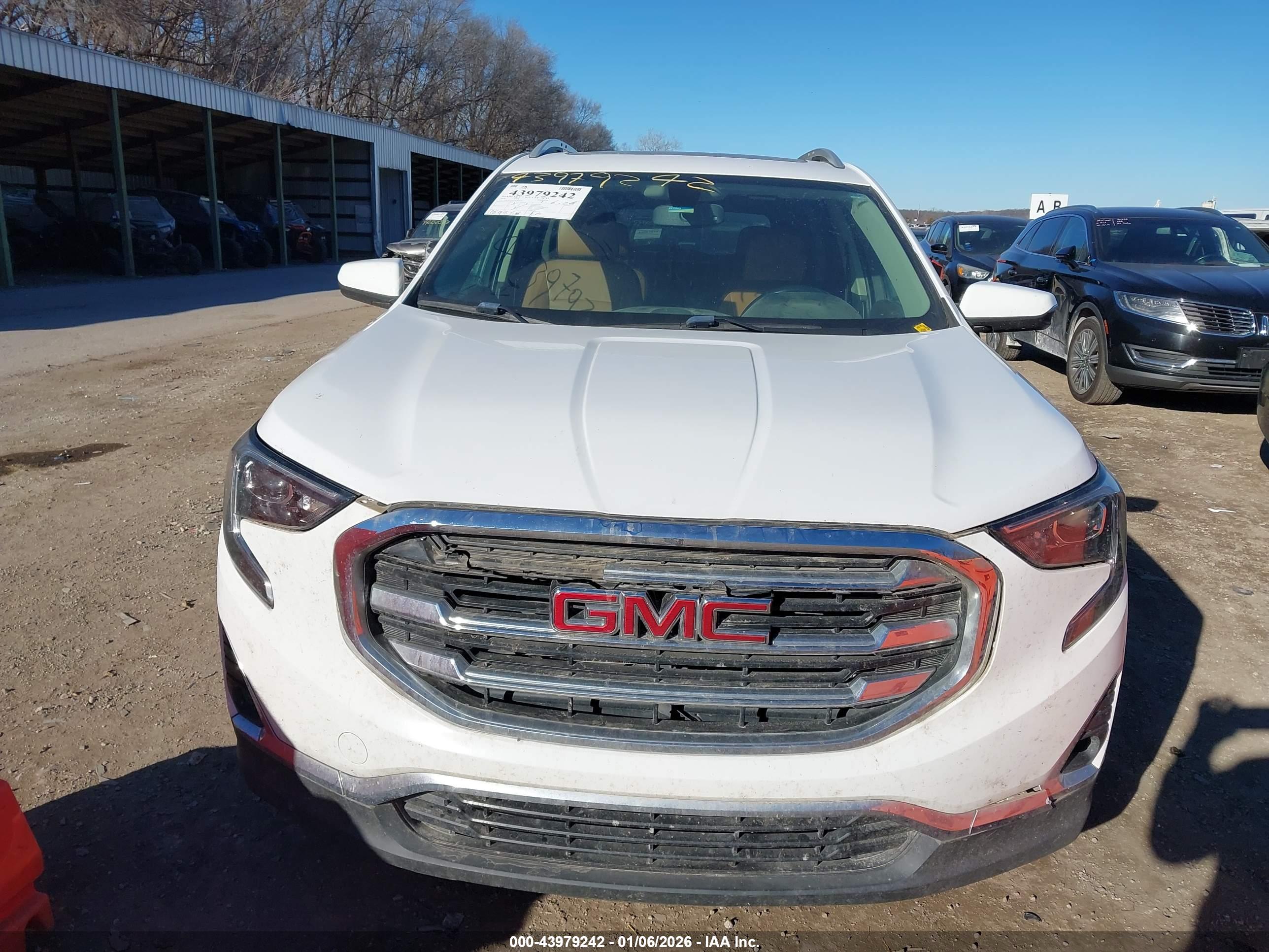 GMC TERRAIN image 6