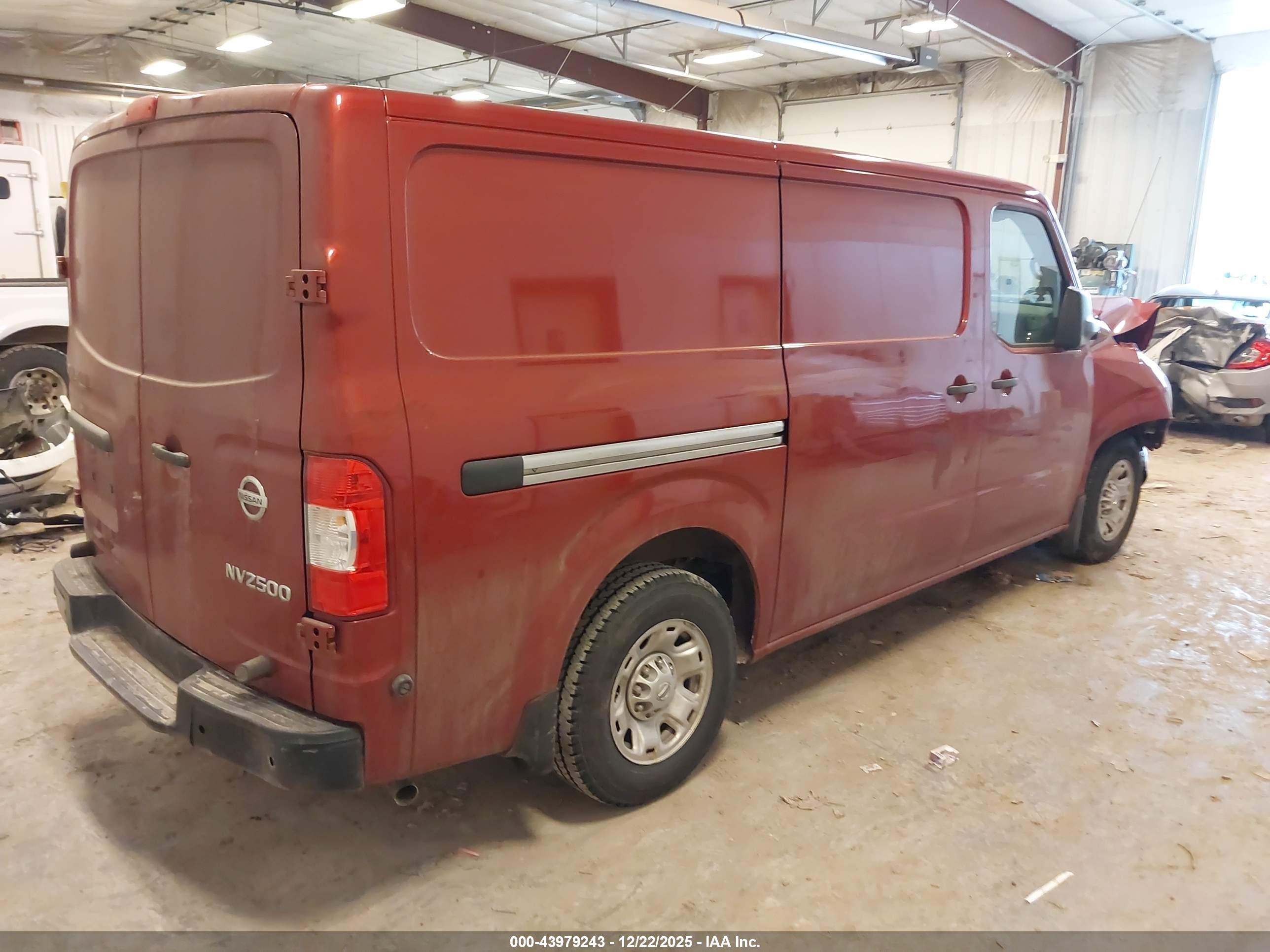 NISSAN NV image 4