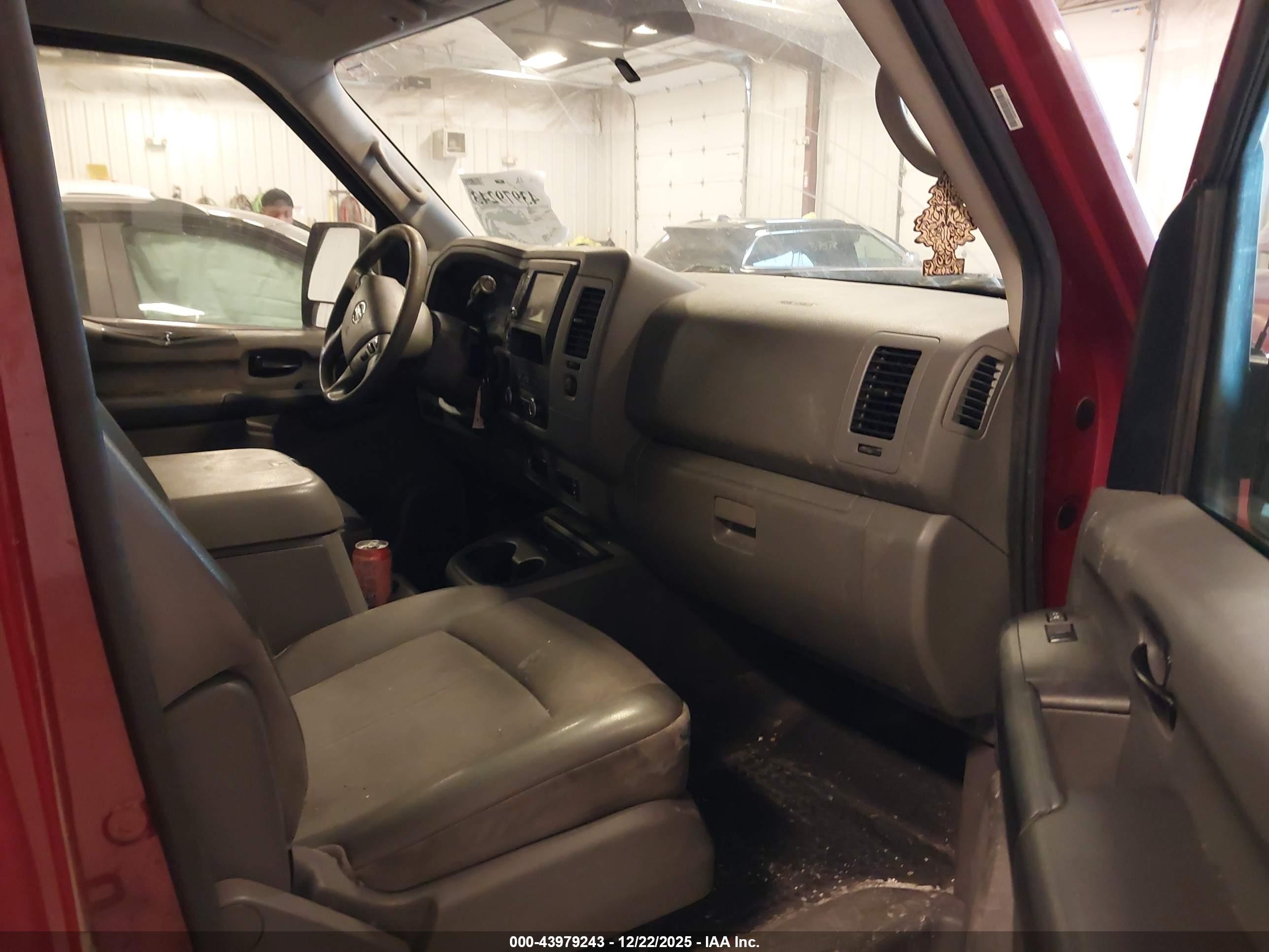 NISSAN NV image 5