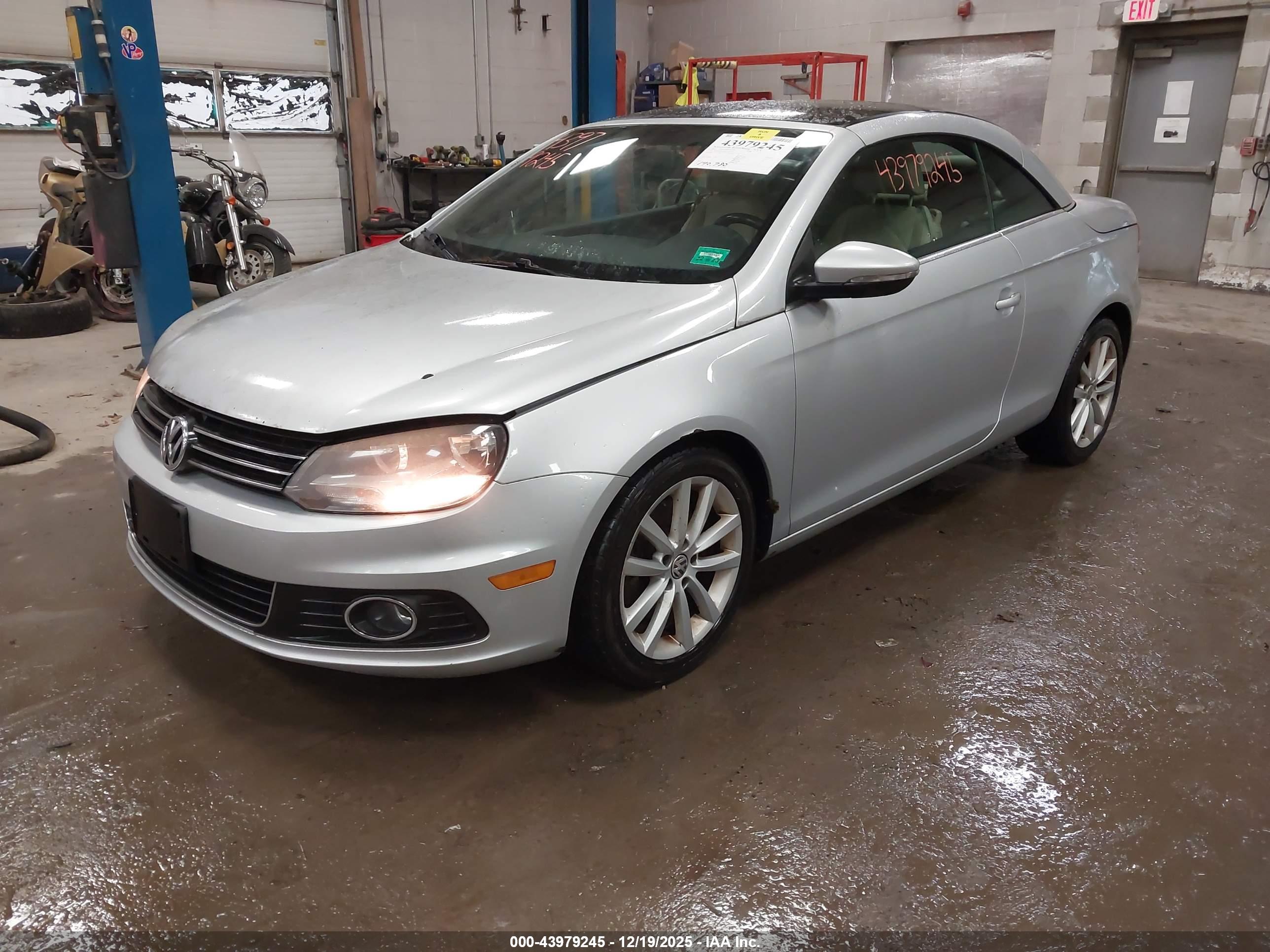 VOLKSWAGEN EOS image 2