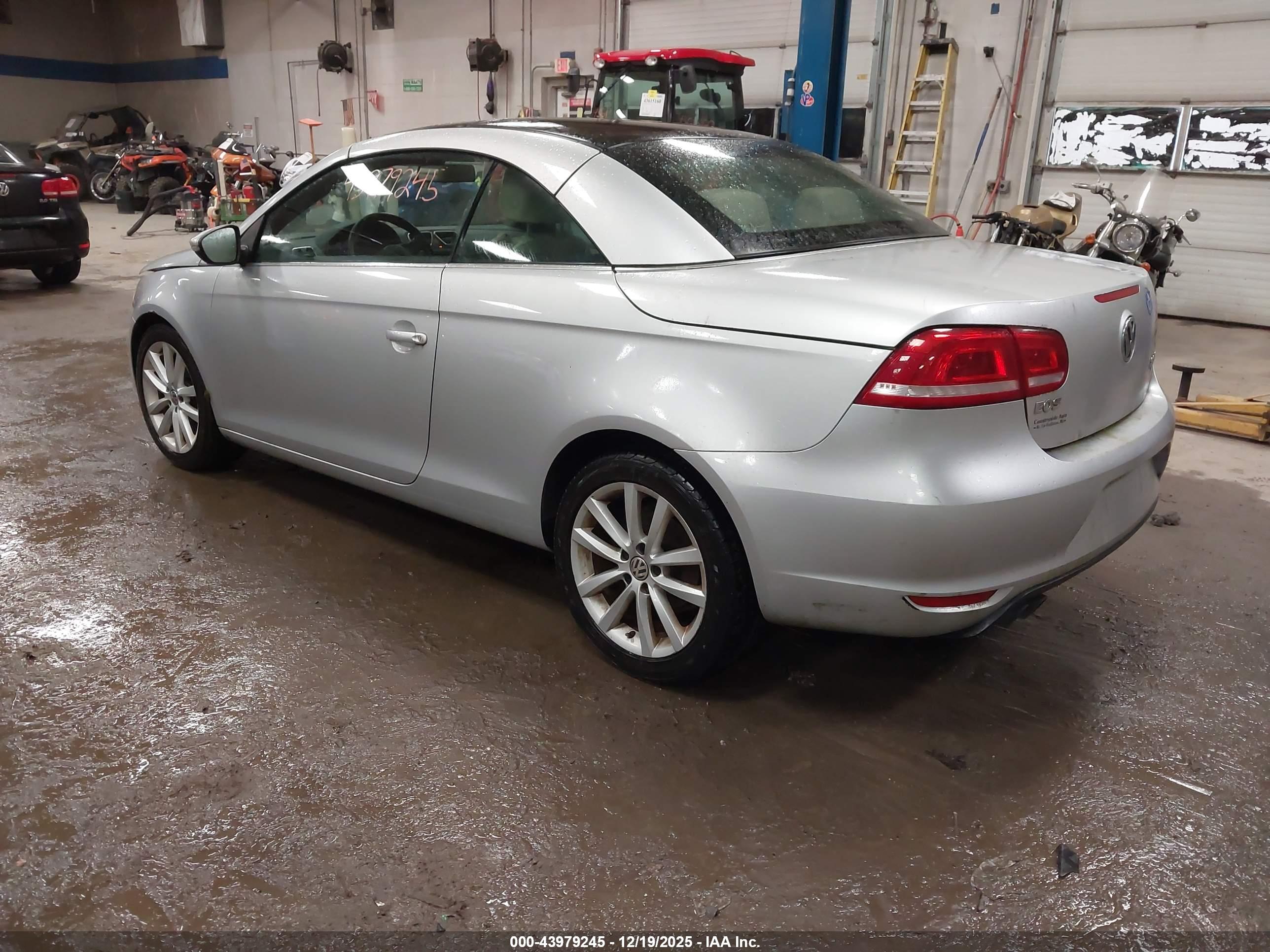 VOLKSWAGEN EOS image 3