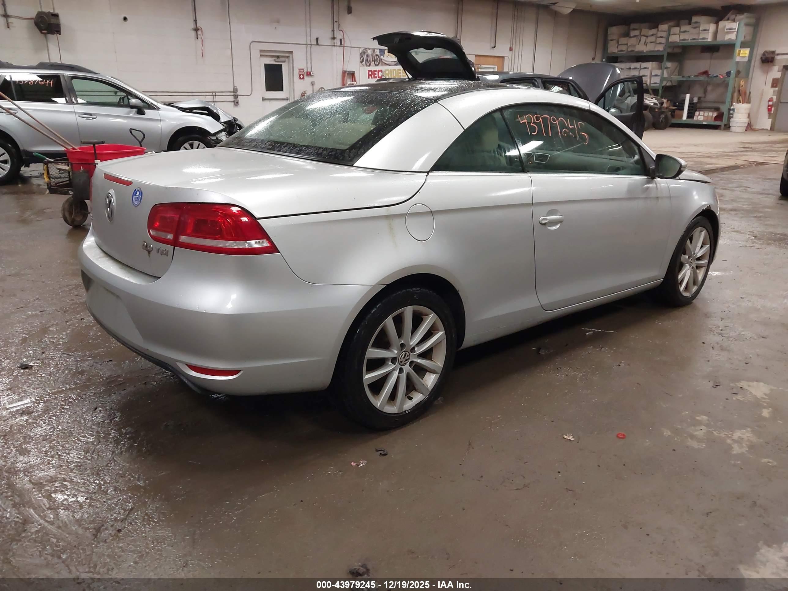 VOLKSWAGEN EOS image 4