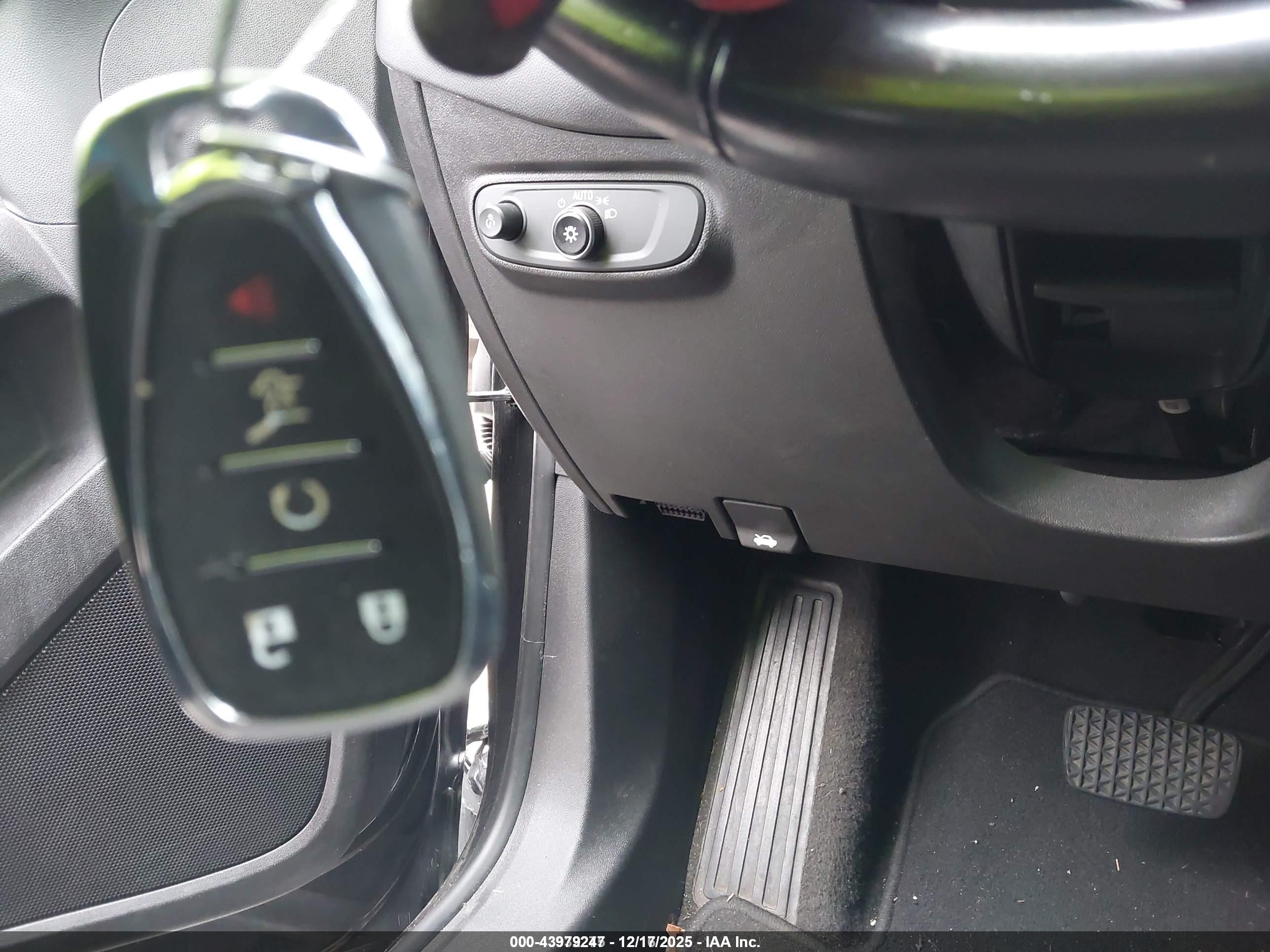 CHEVROLET EQUINOX image 11