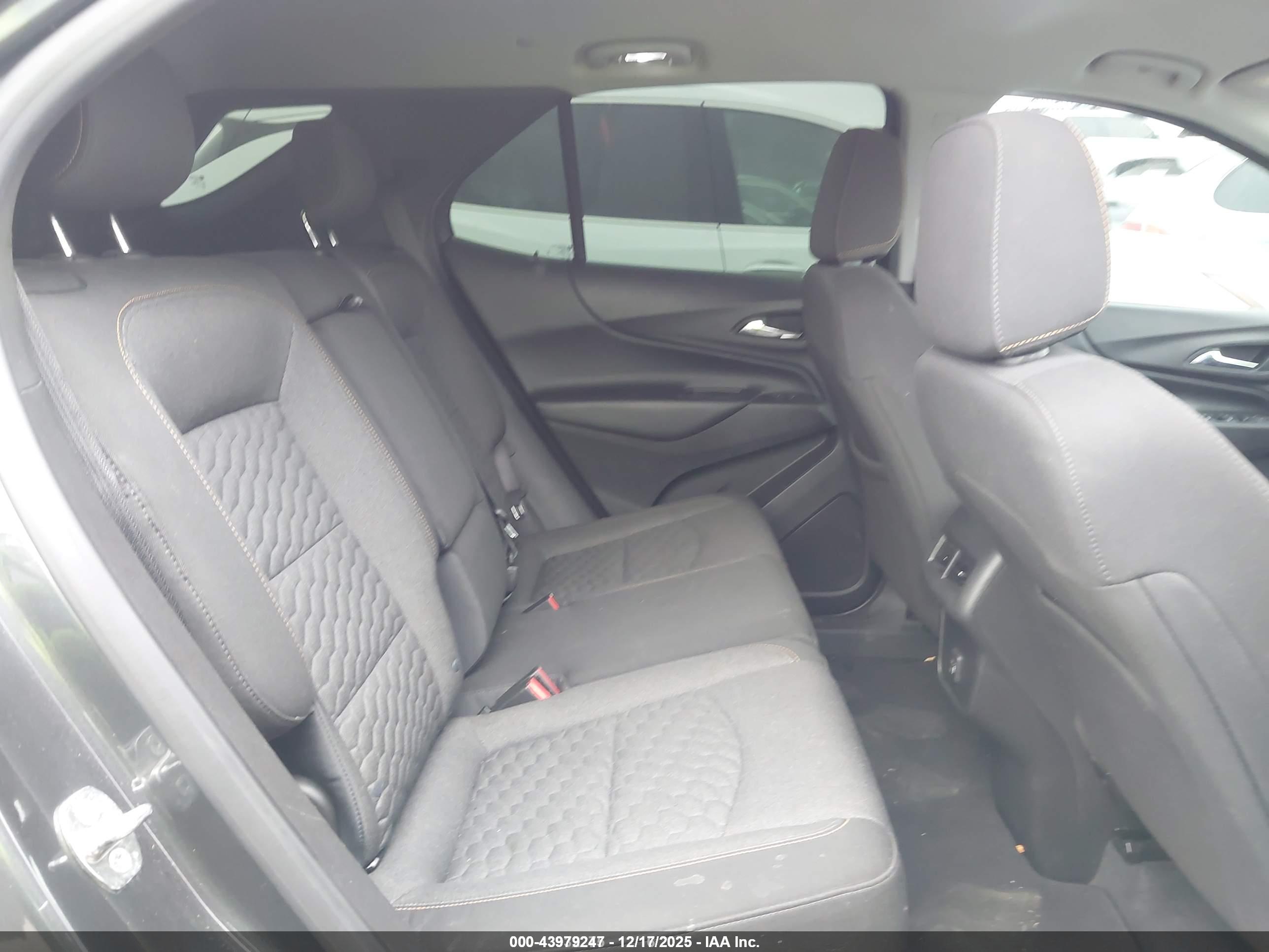 CHEVROLET EQUINOX image 8