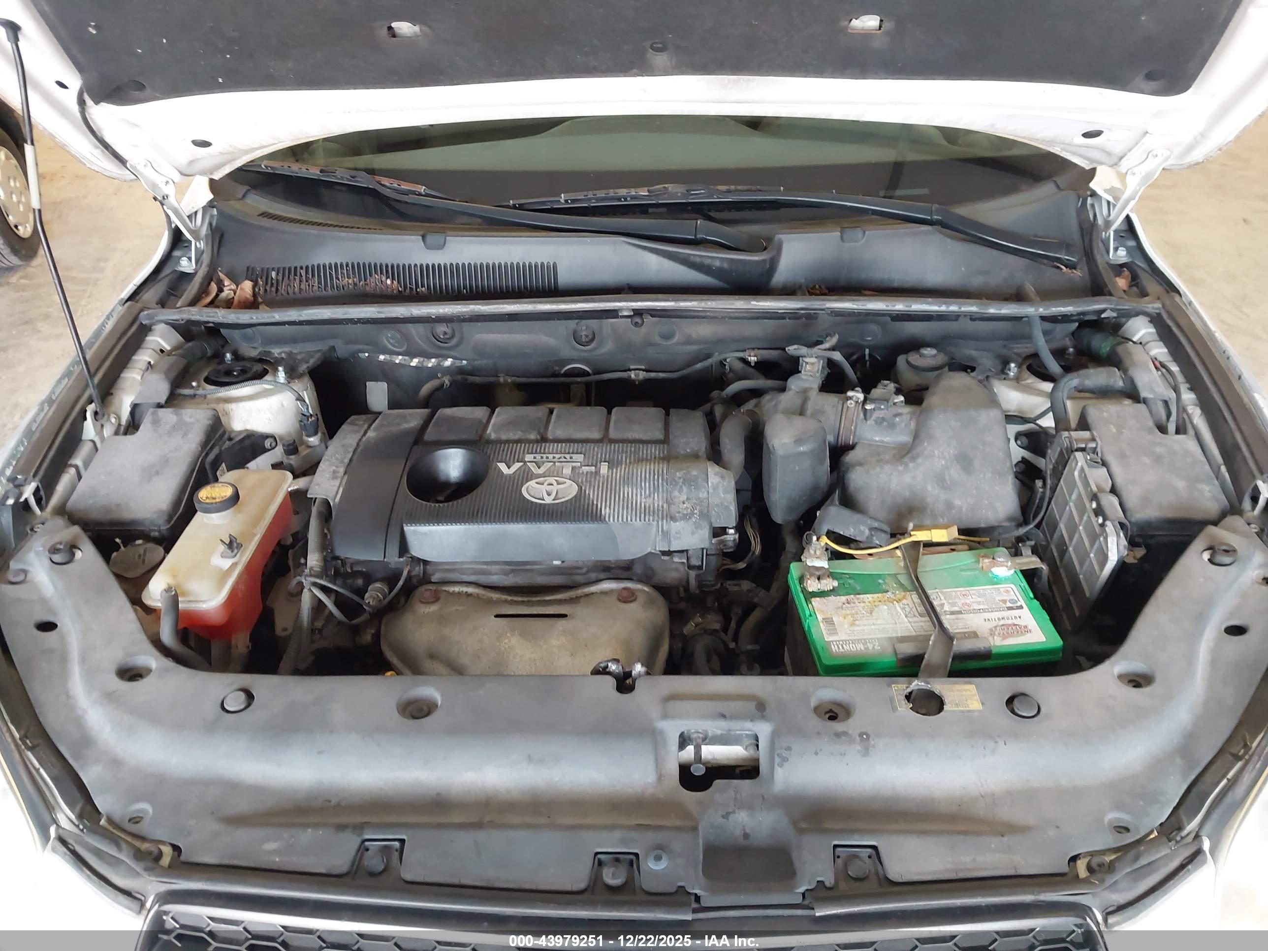 TOYOTA RAV4 image 10