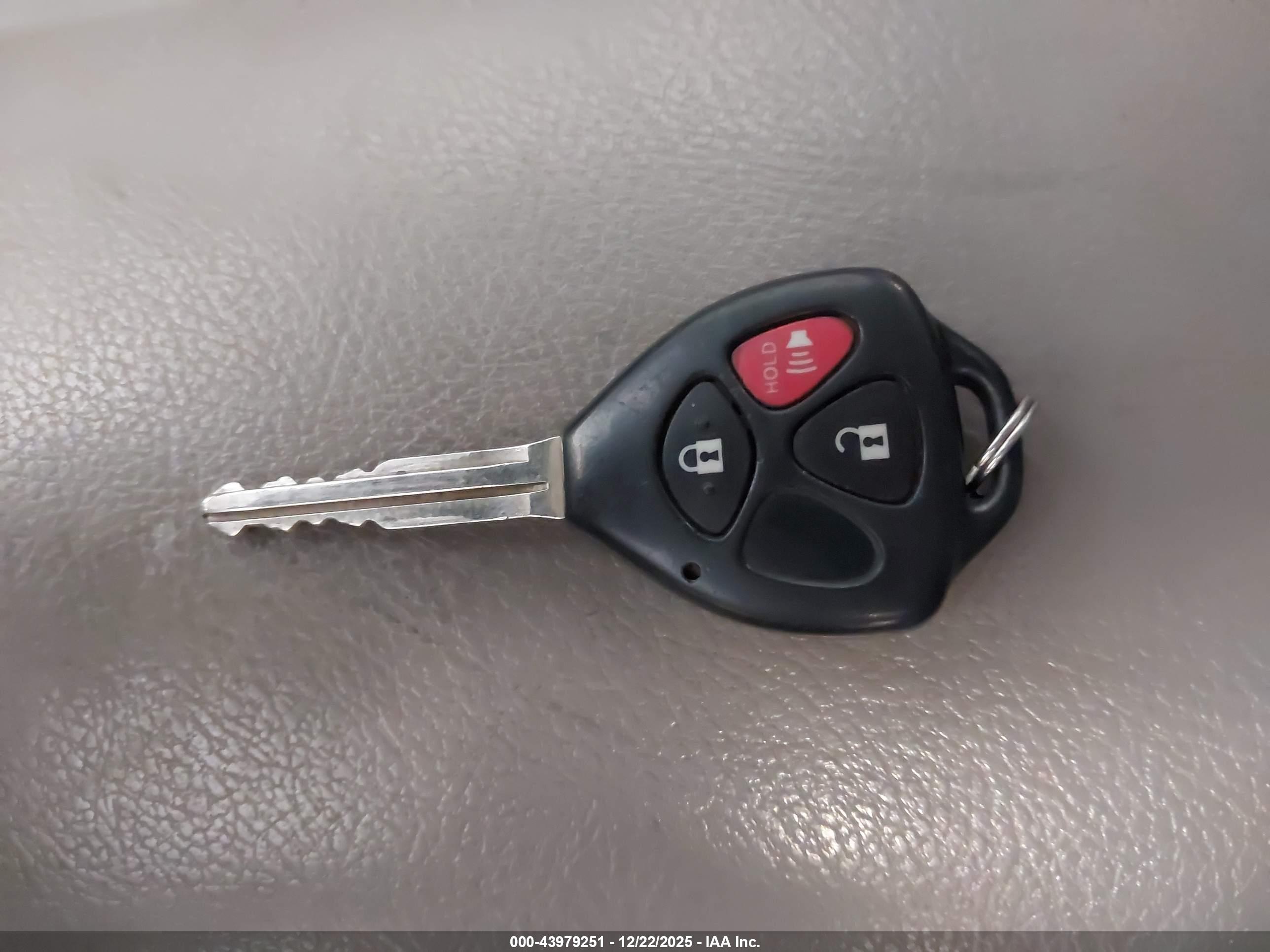 TOYOTA RAV4 image 11