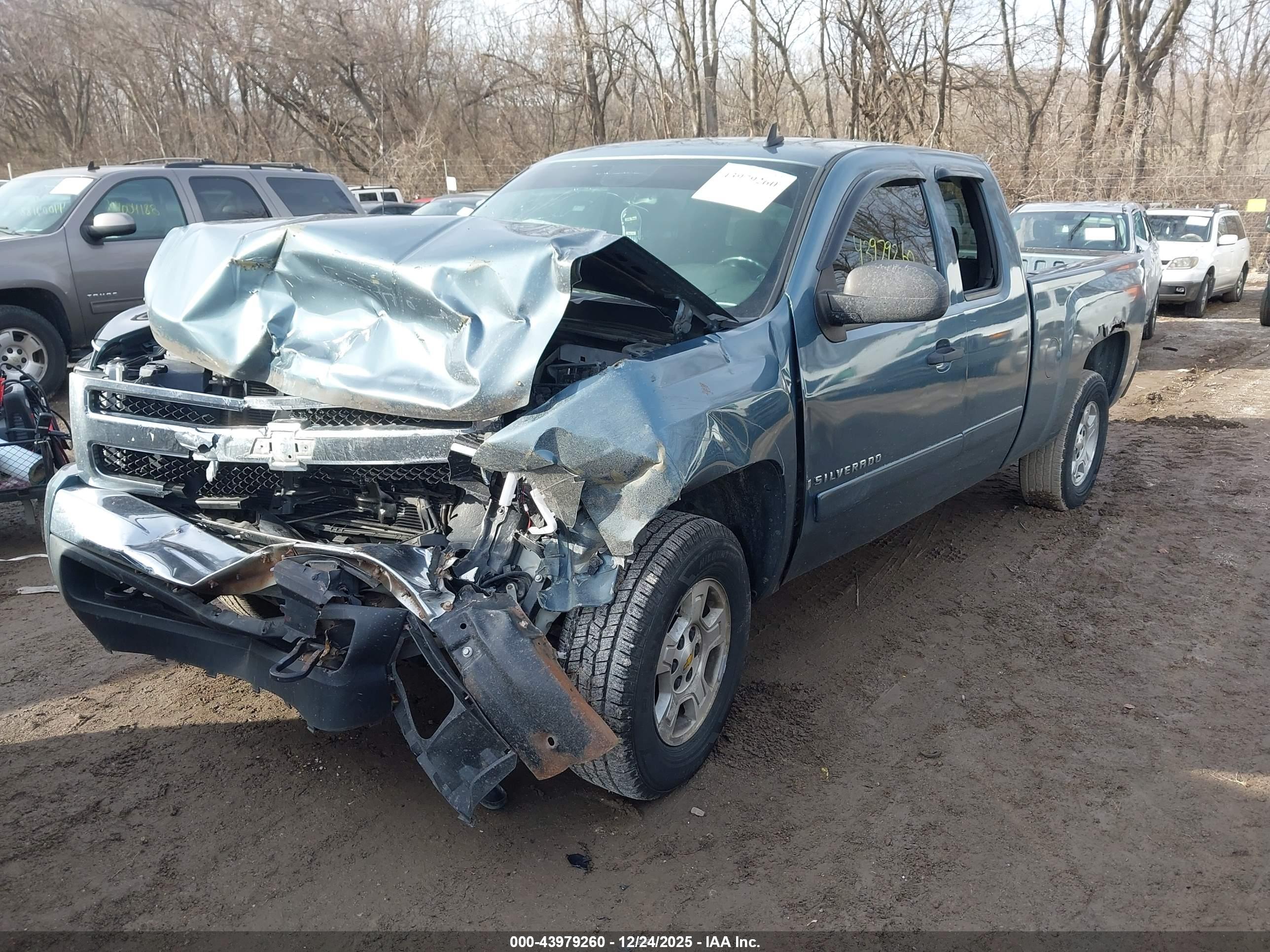 CHEVROLET SILVERADO image 2