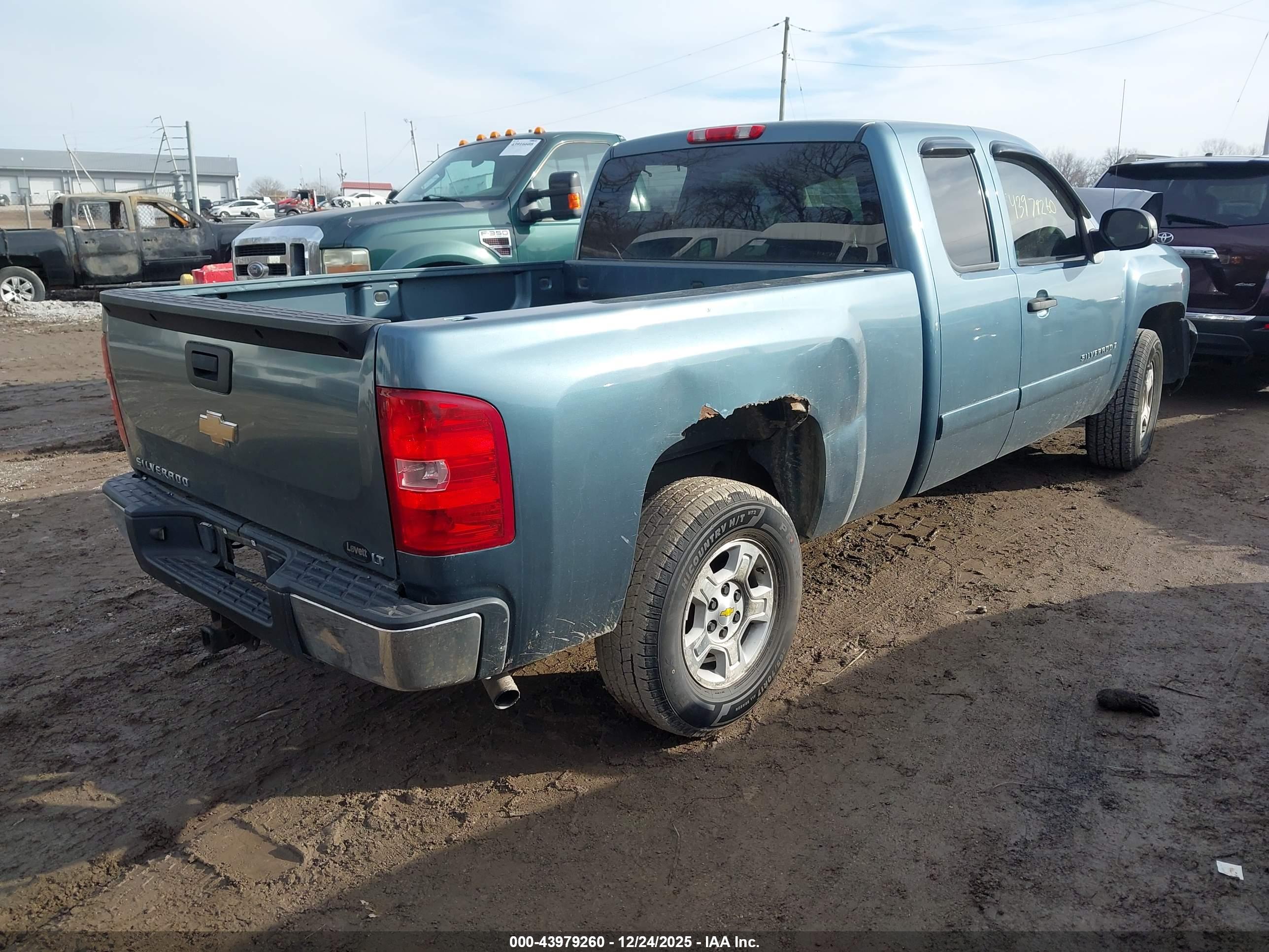 CHEVROLET SILVERADO image 4