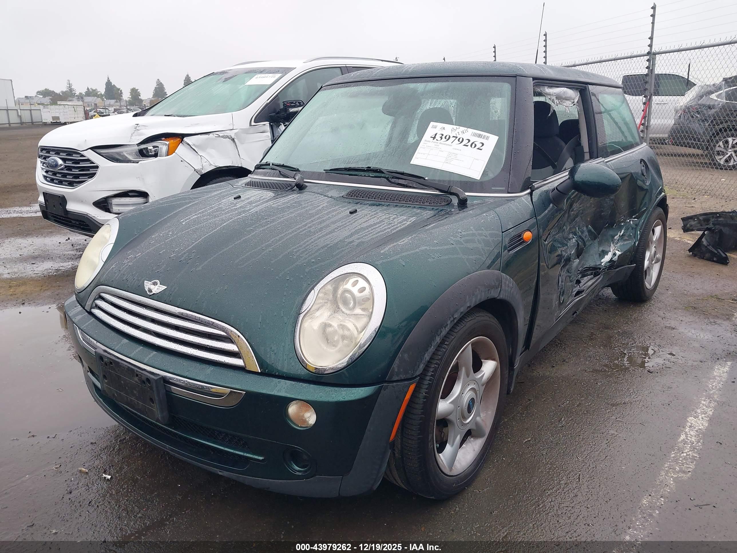 MINI COOPER image 2