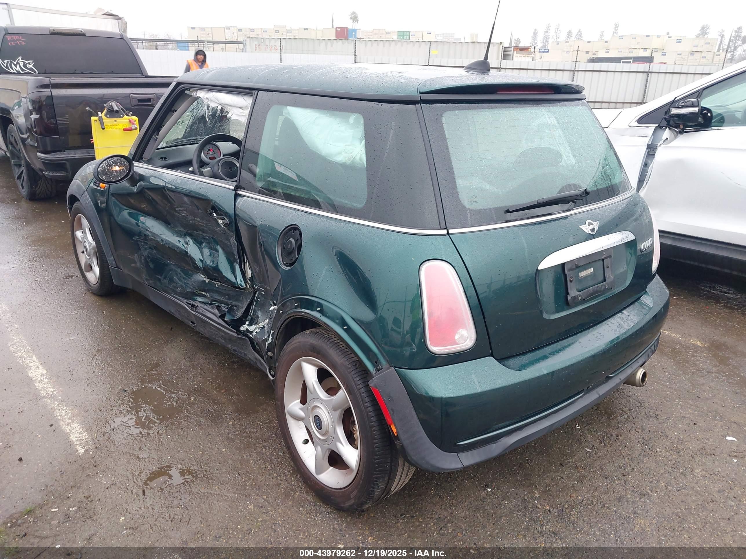 MINI COOPER image 3