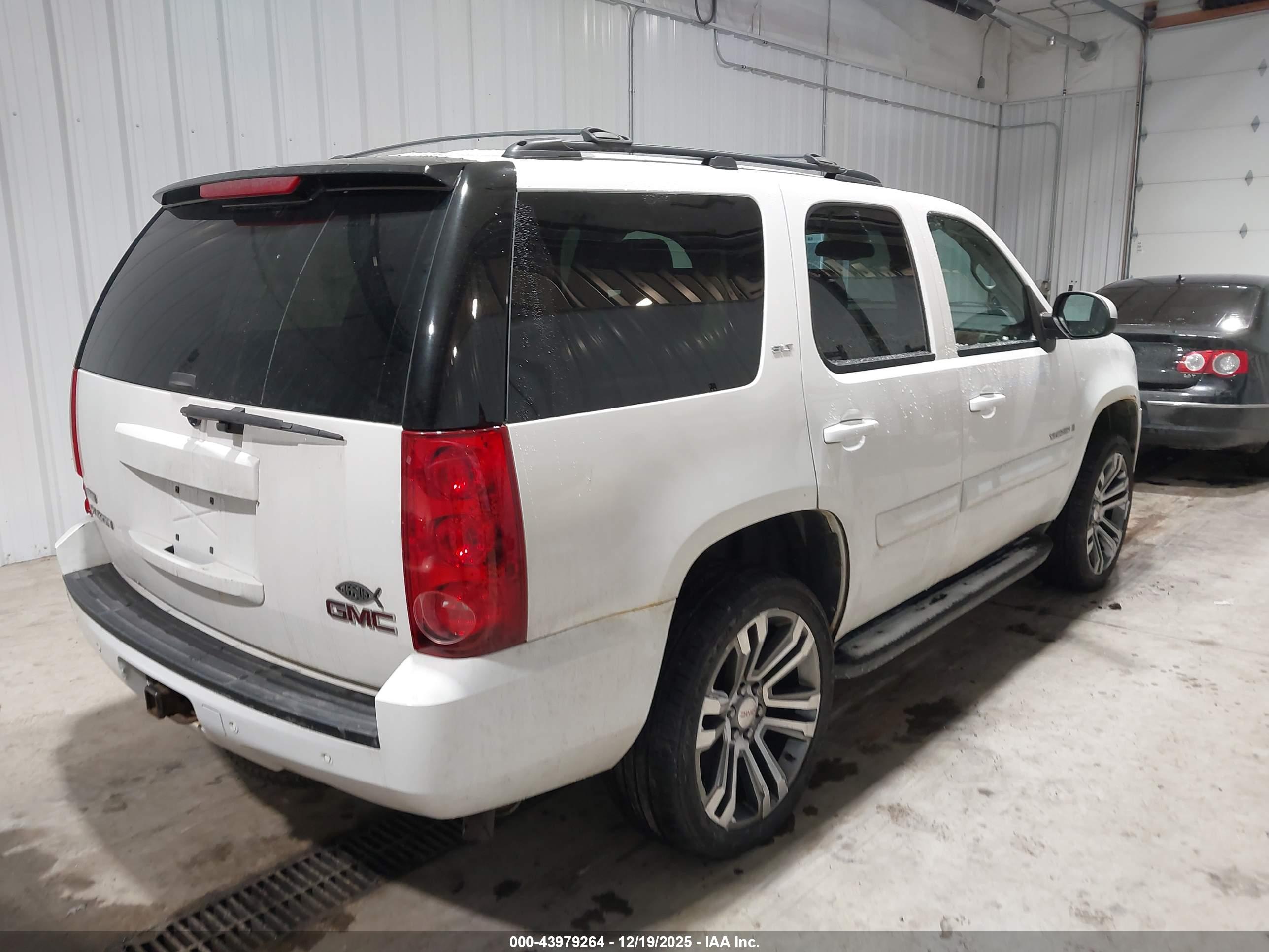 GMC YUKON image 4