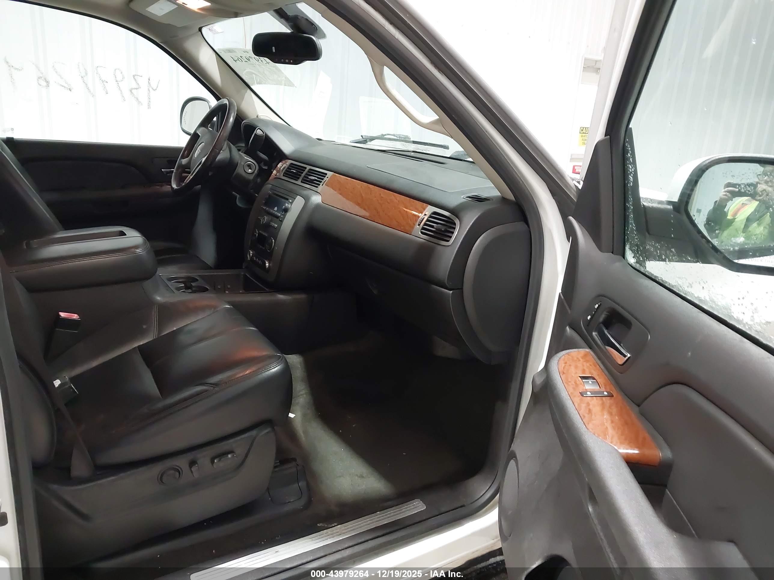 GMC YUKON image 5