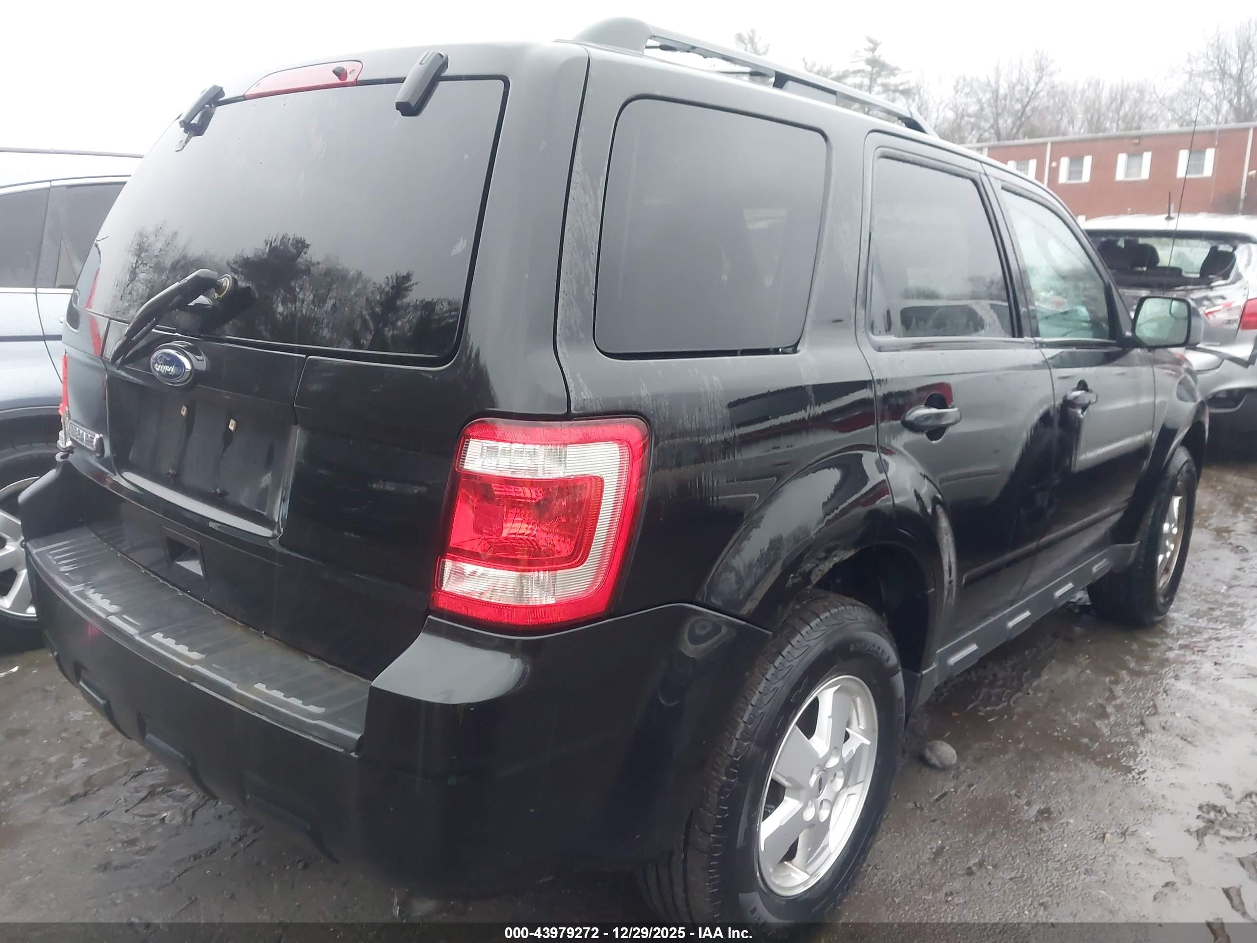 FORD ESCAPE image 4