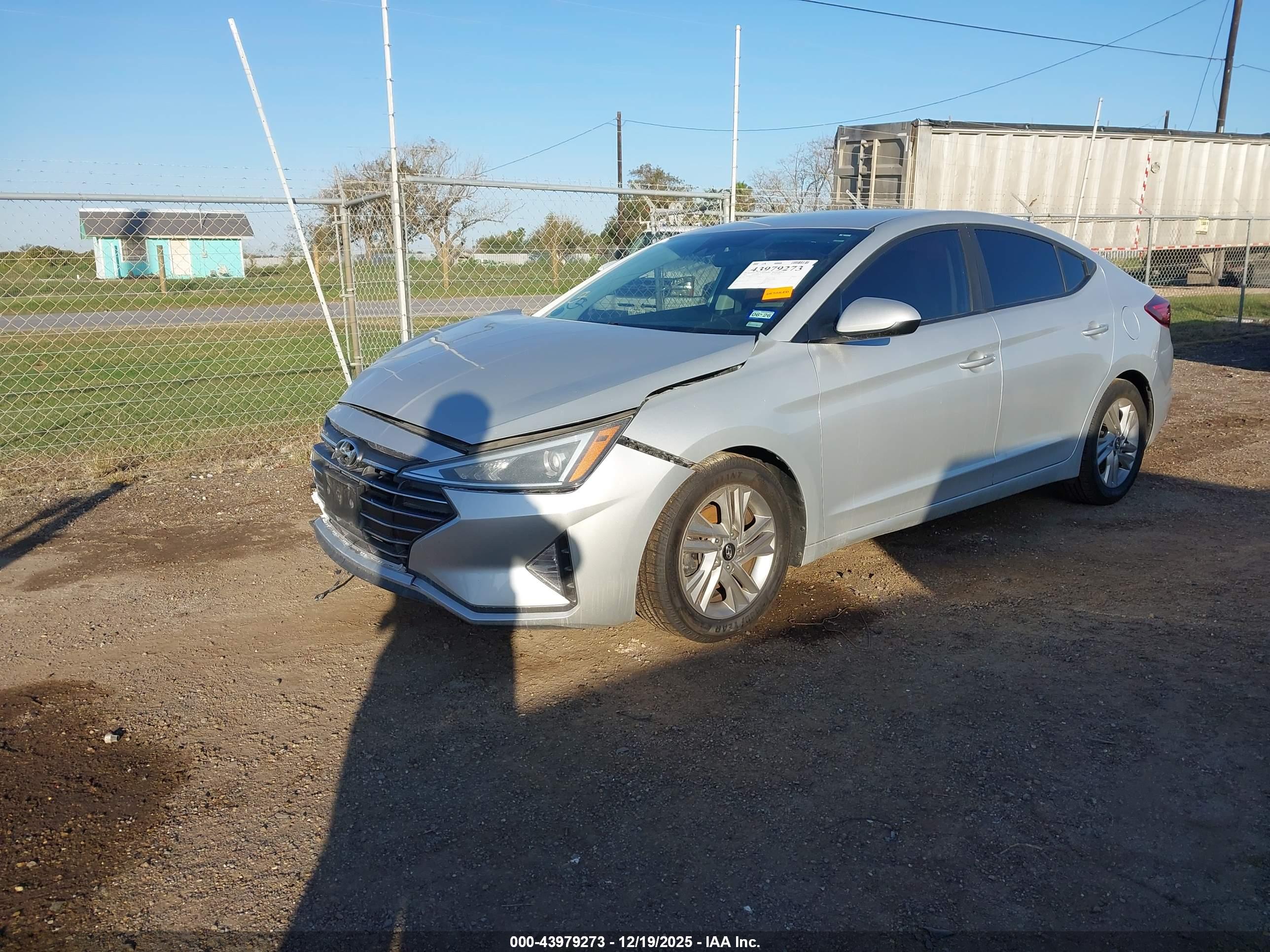 HYUNDAI ELANTRA image 2
