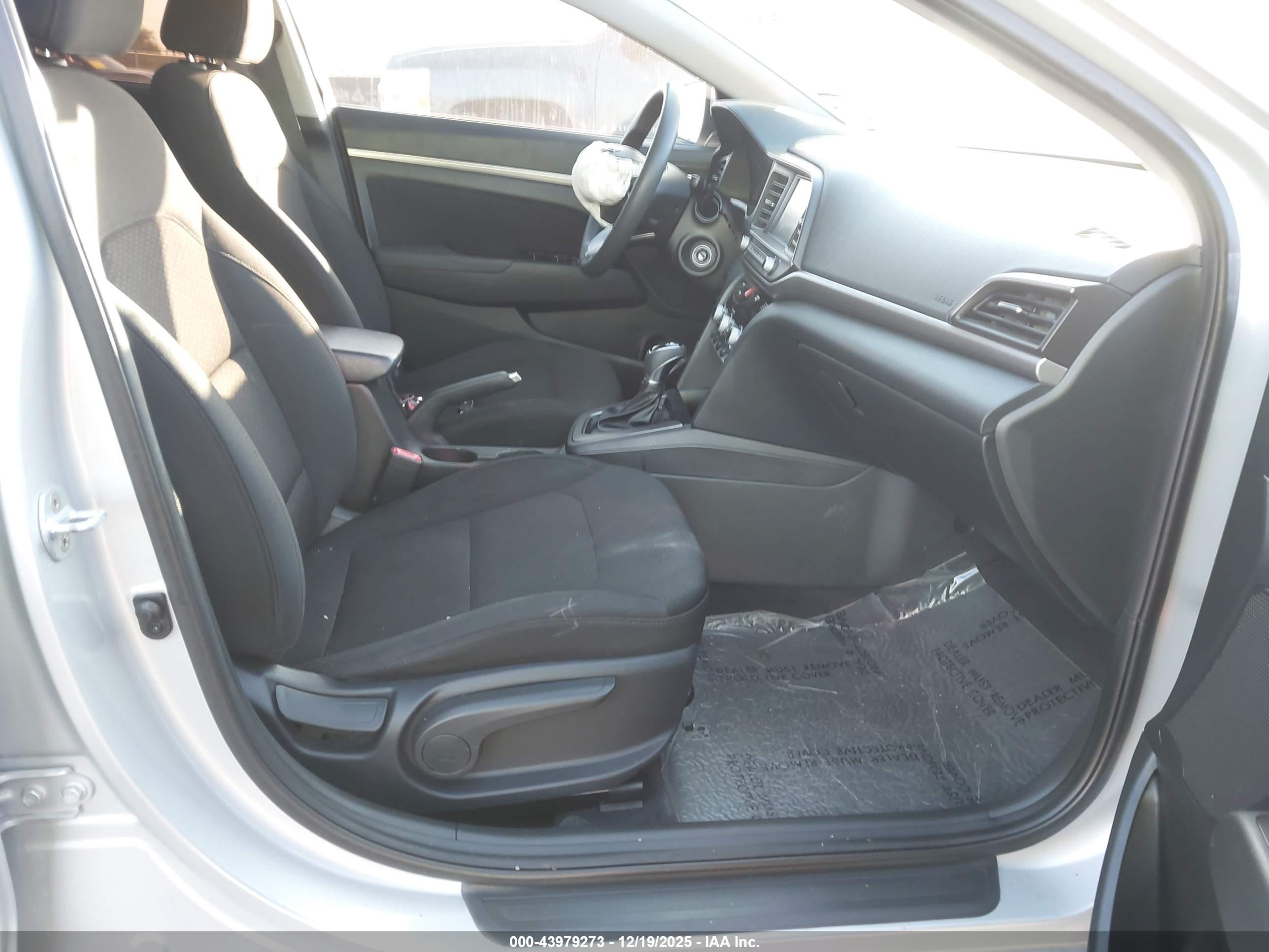 HYUNDAI ELANTRA image 5