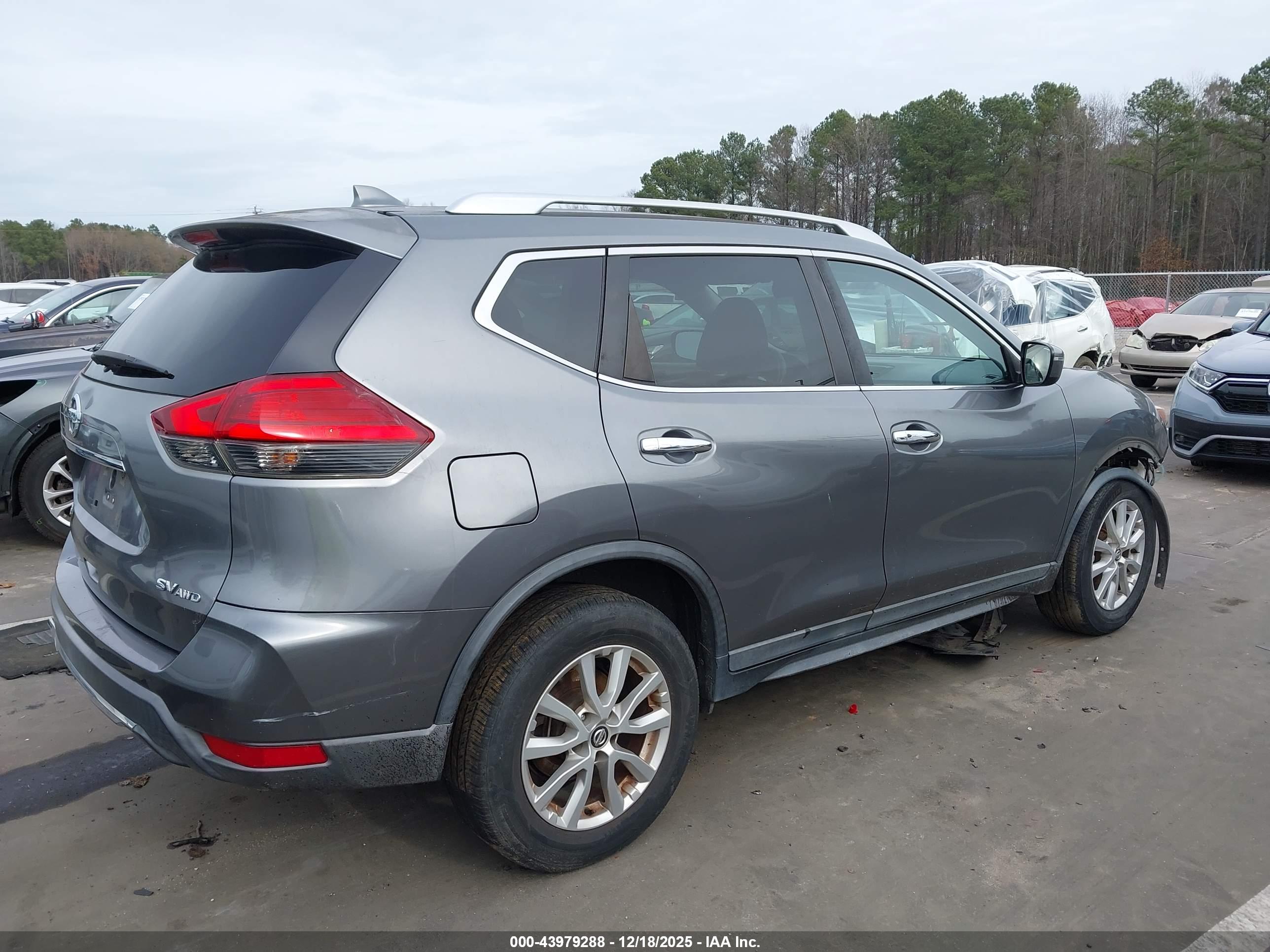 NISSAN ROGUE image 4