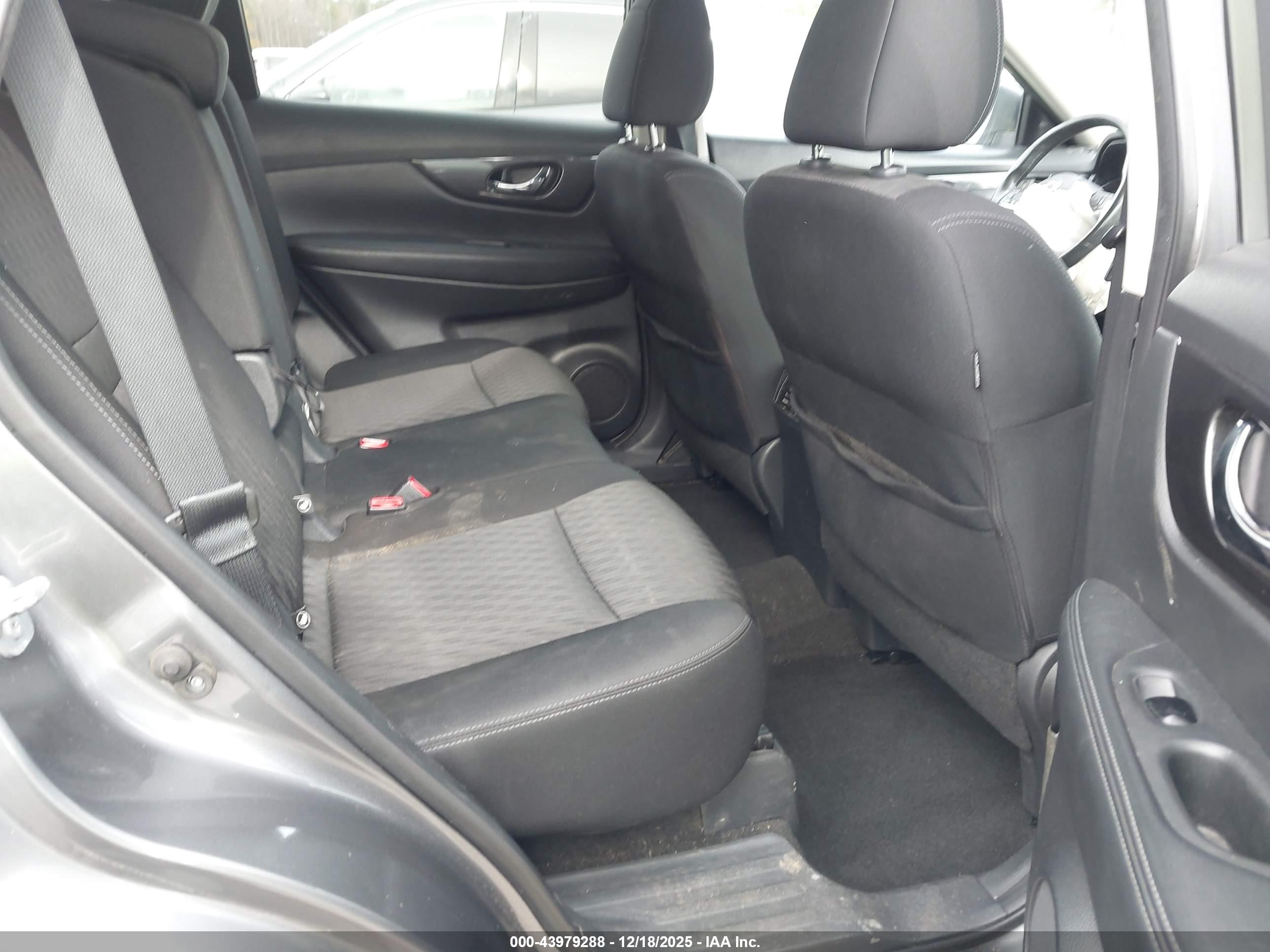 NISSAN ROGUE image 8