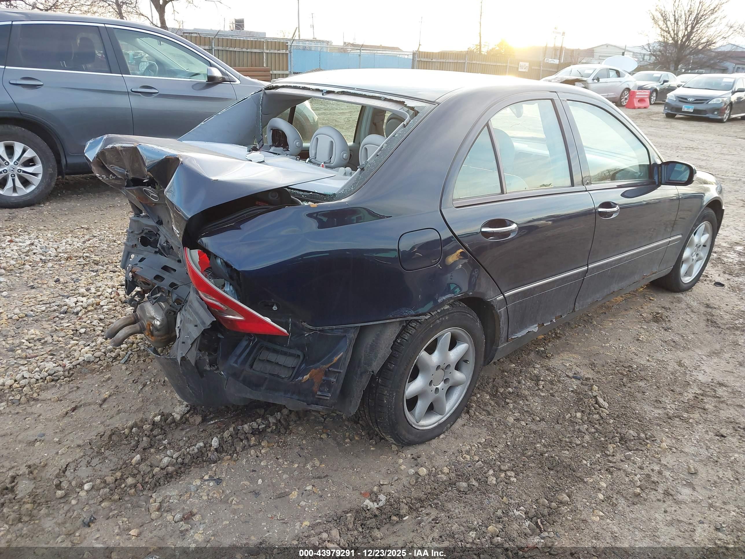 MERCEDES-BENZ C image 4