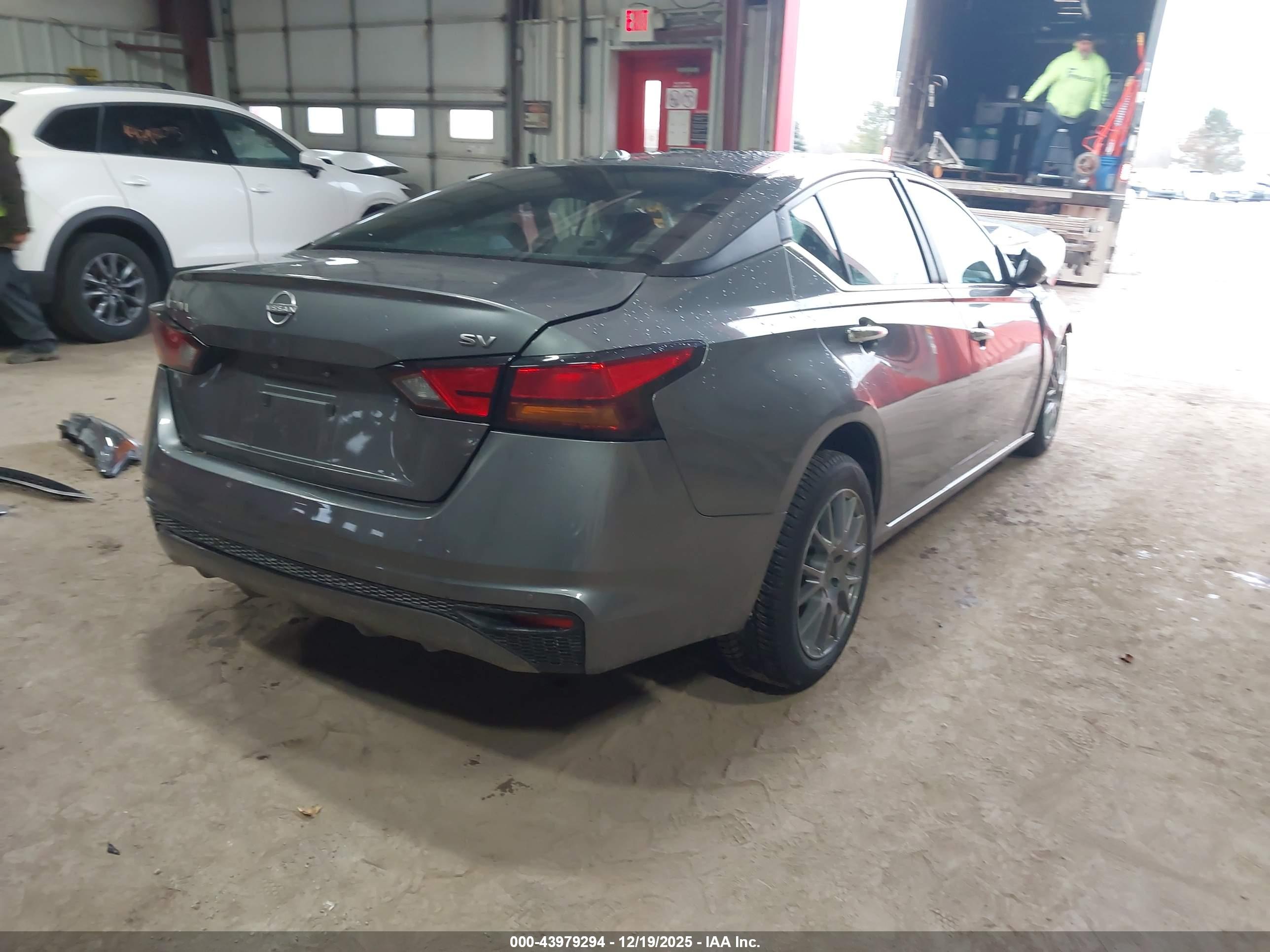 NISSAN ALTIMA image 4