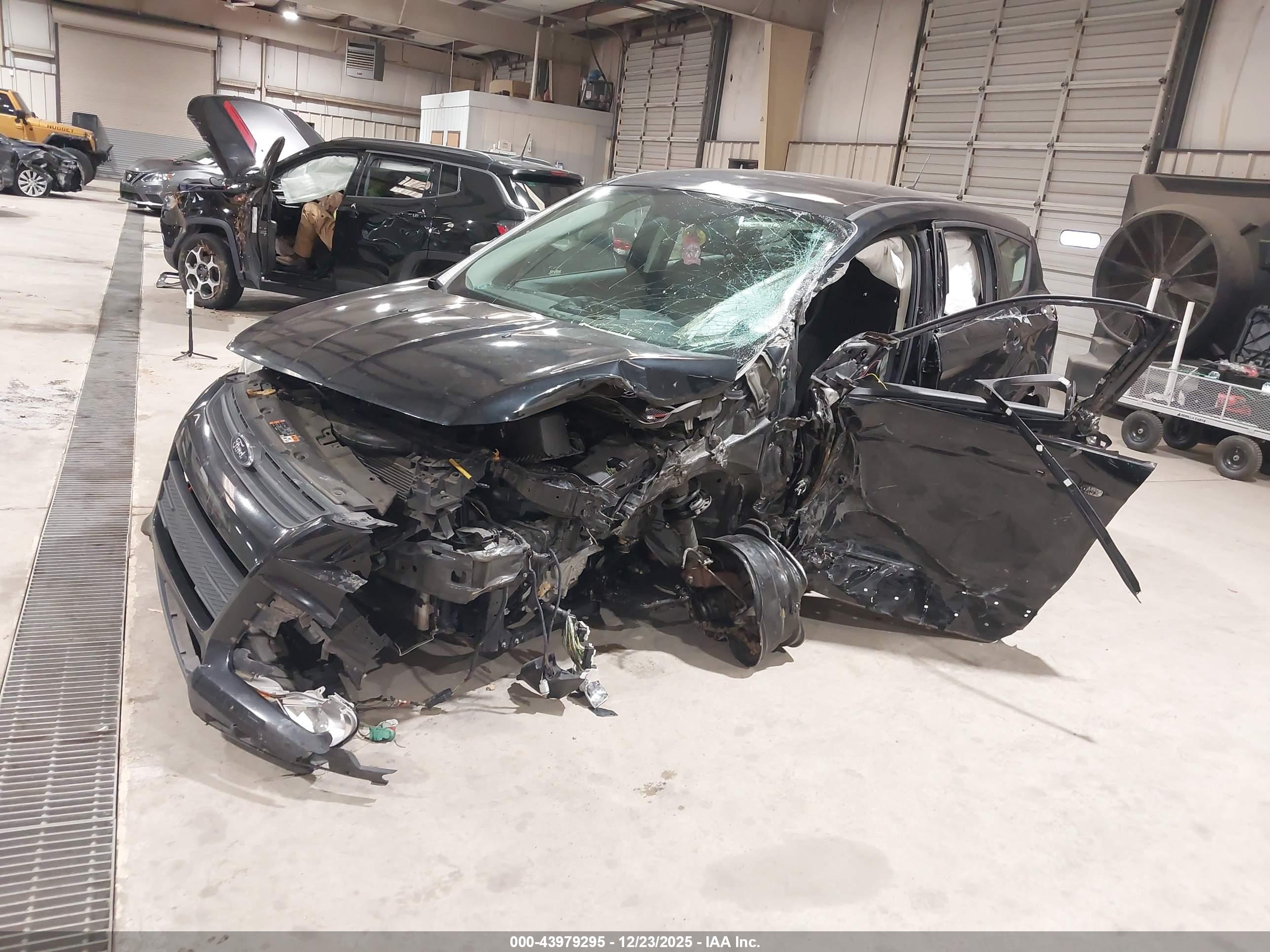 FORD ESCAPE image 2