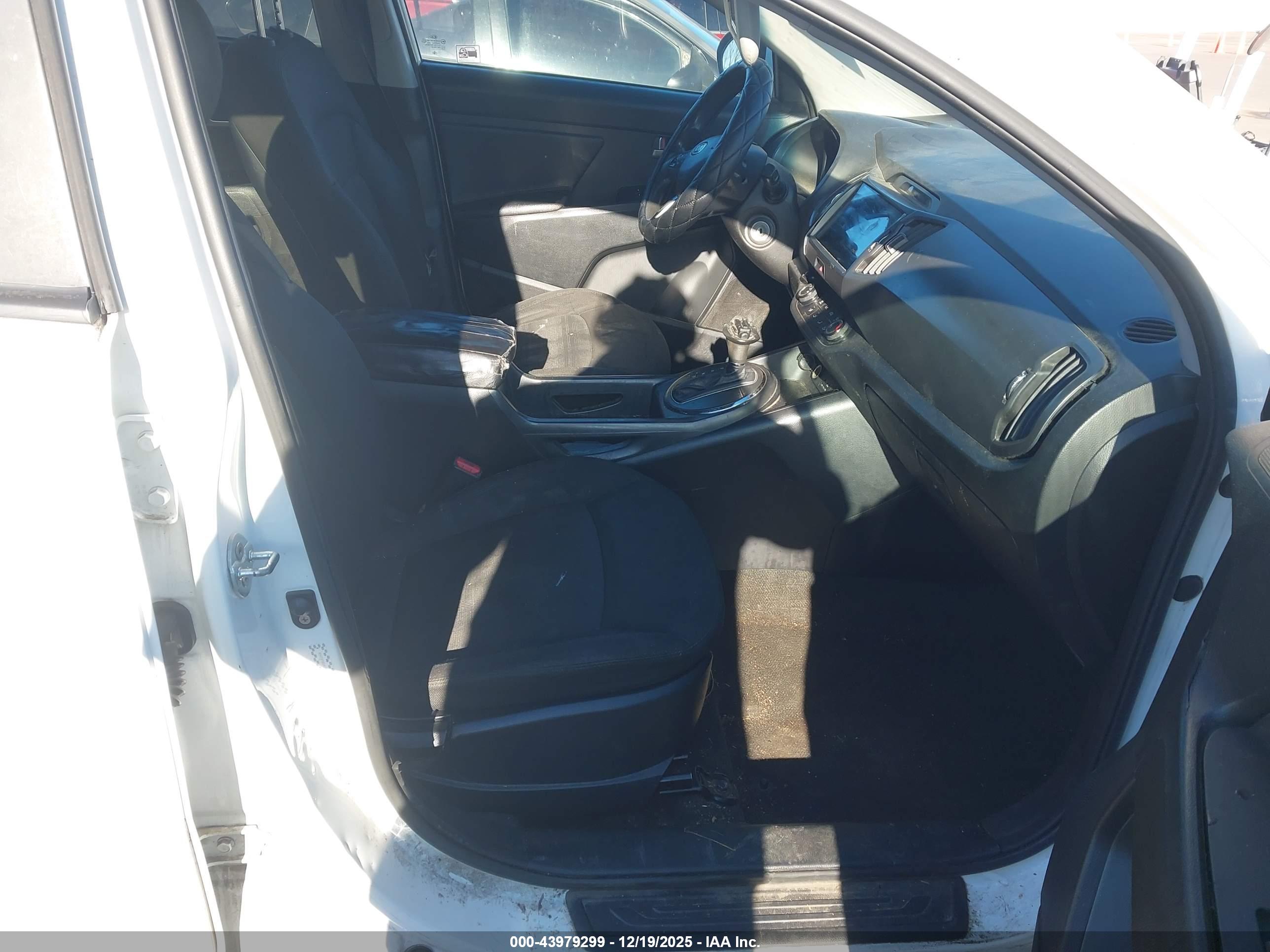 KIA SPORTAGE image 5