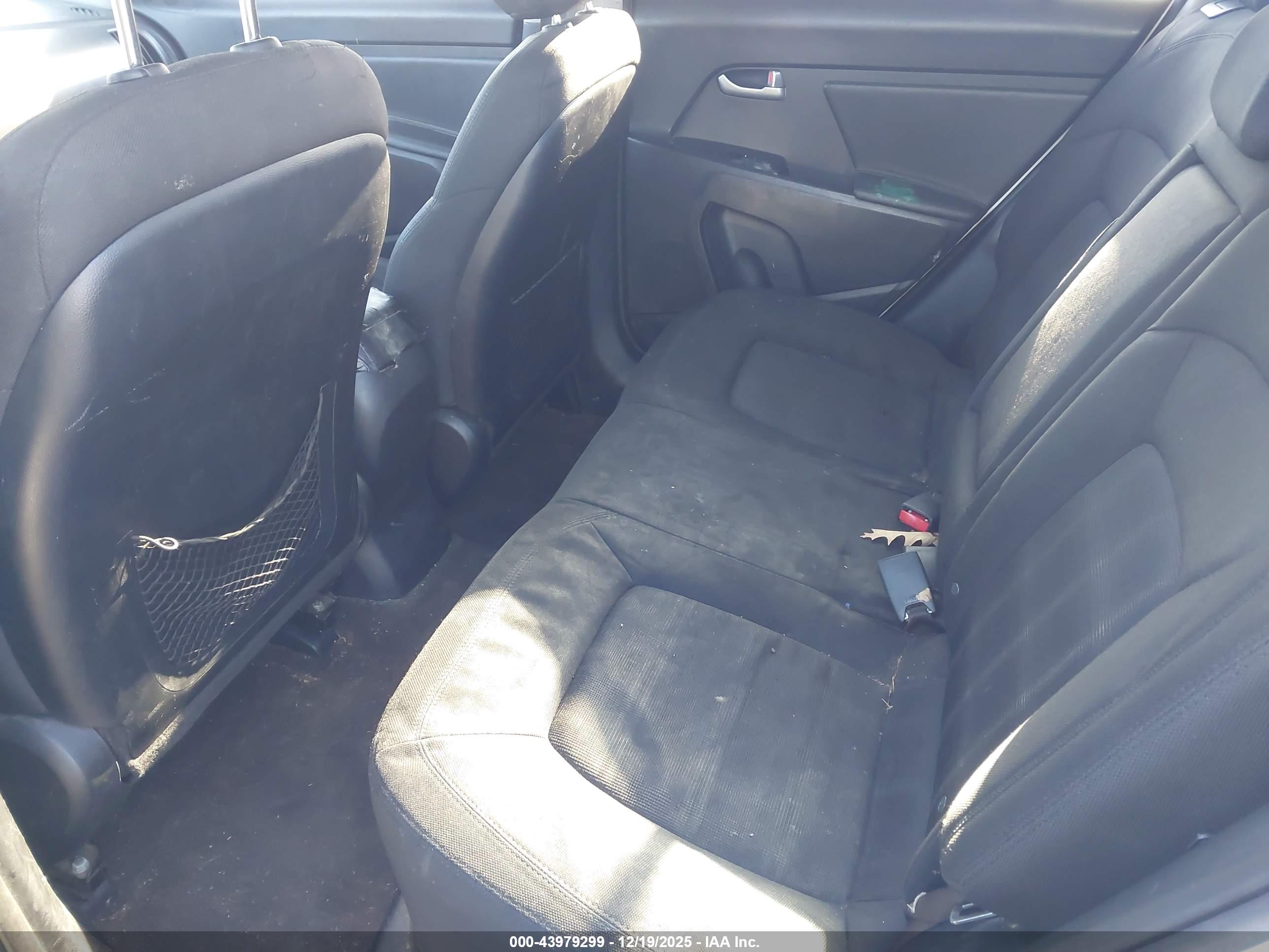 KIA SPORTAGE image 8