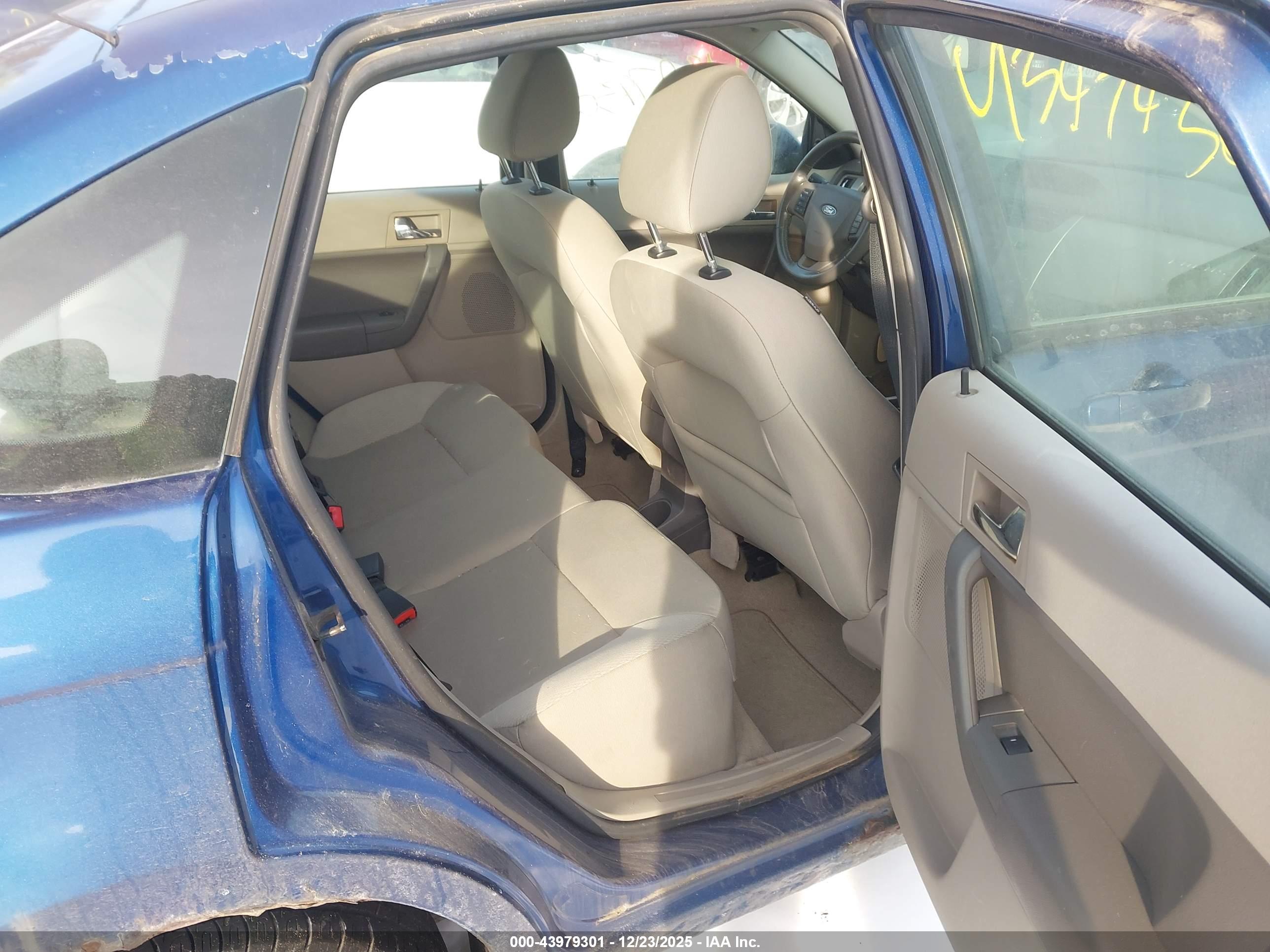 FORD FOCUS image 8