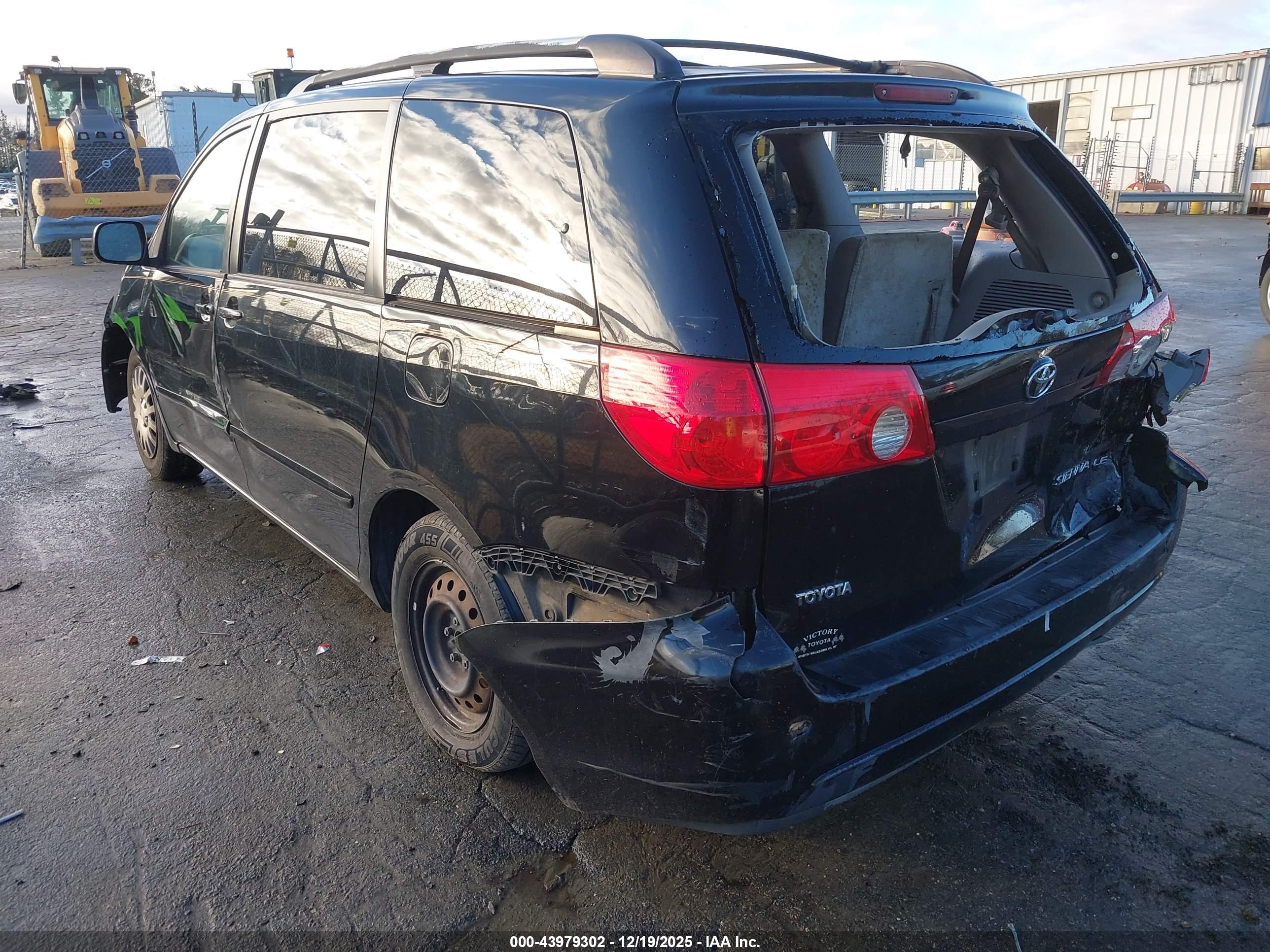 TOYOTA SIENNA image 3