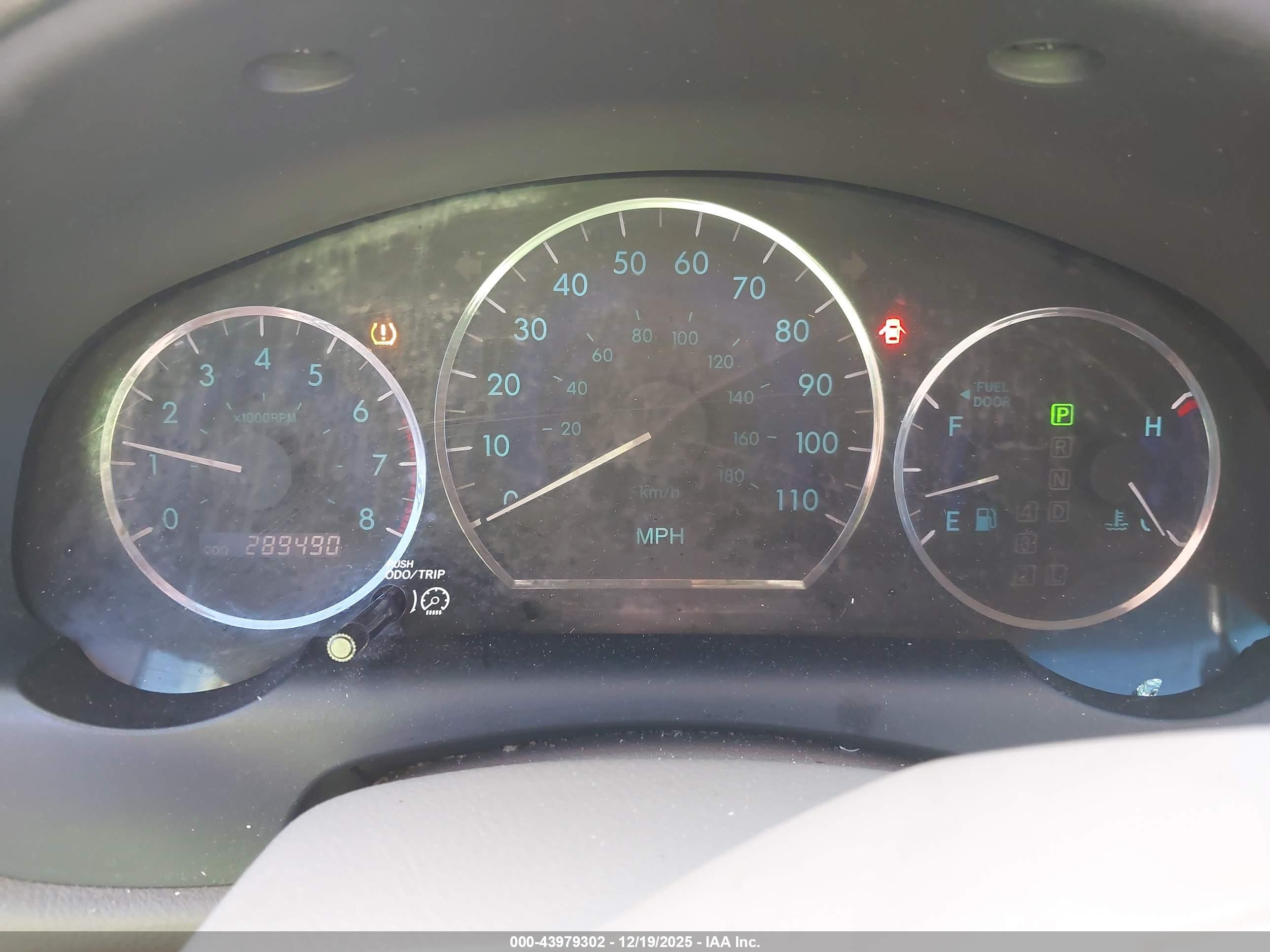 TOYOTA SIENNA image 7